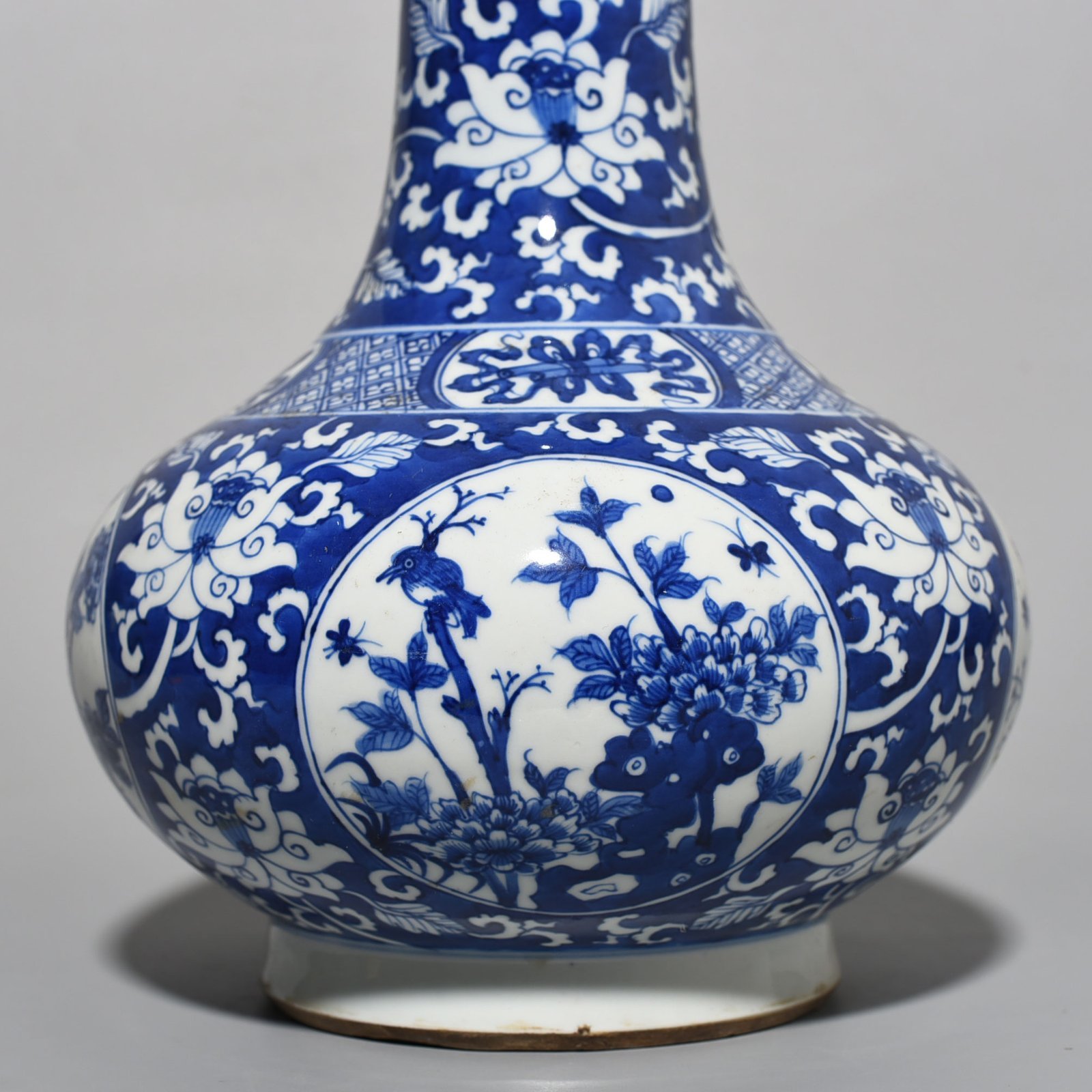 Qing Dynasty Kangxi blue and white flower and bird vase