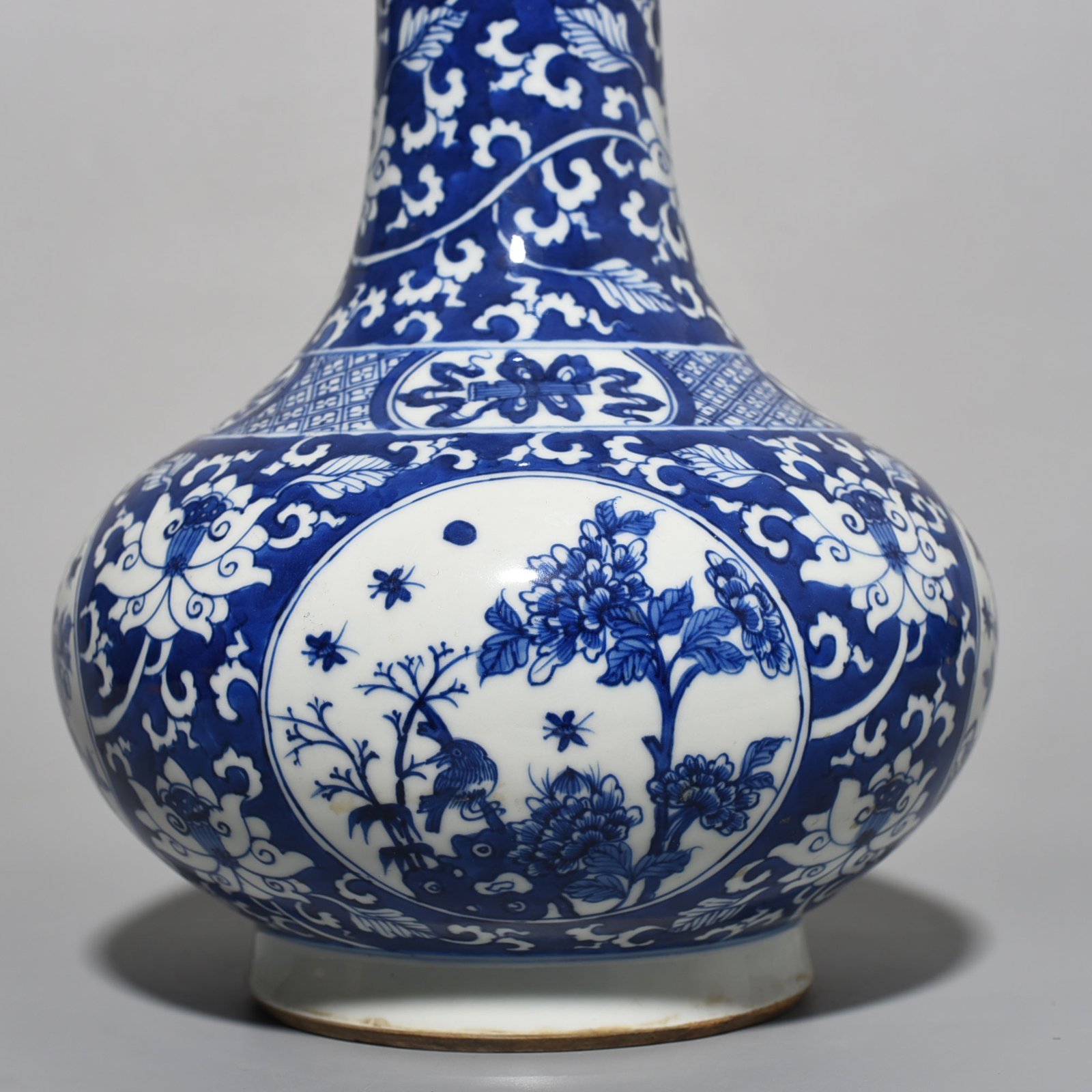 Qing Dynasty Kangxi blue and white flower and bird vase