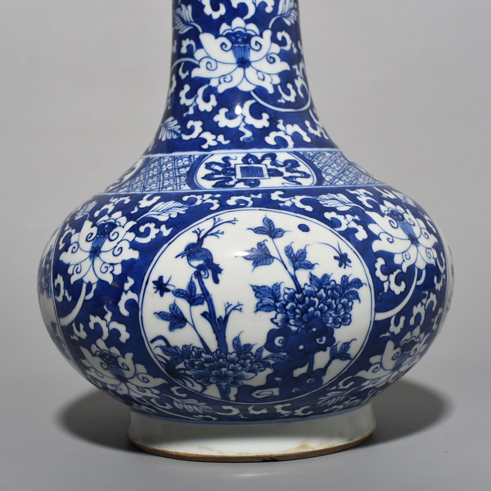 Qing Dynasty Kangxi blue and white flower and bird vase