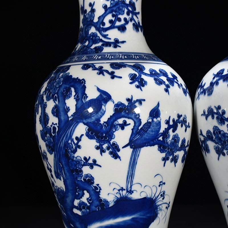 Qing Dynasty Kangxi blue and white fishtail vase with flower and birds