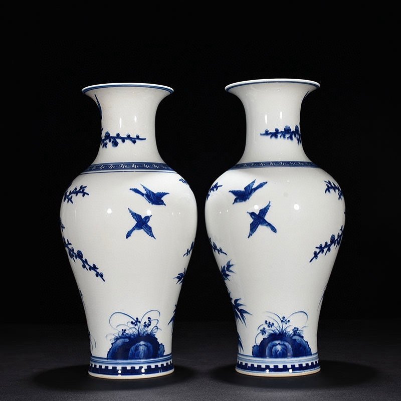 Qing Dynasty Kangxi blue and white fishtail vase with flower and birds