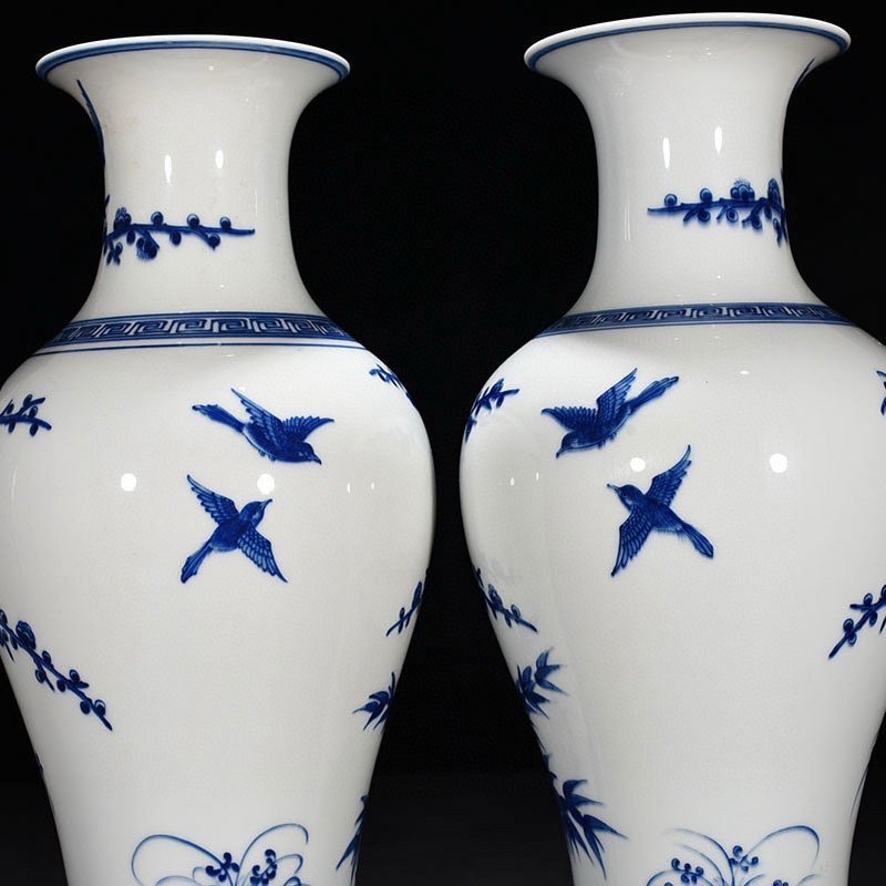 Qing Dynasty Kangxi blue and white fishtail vase with flower and birds