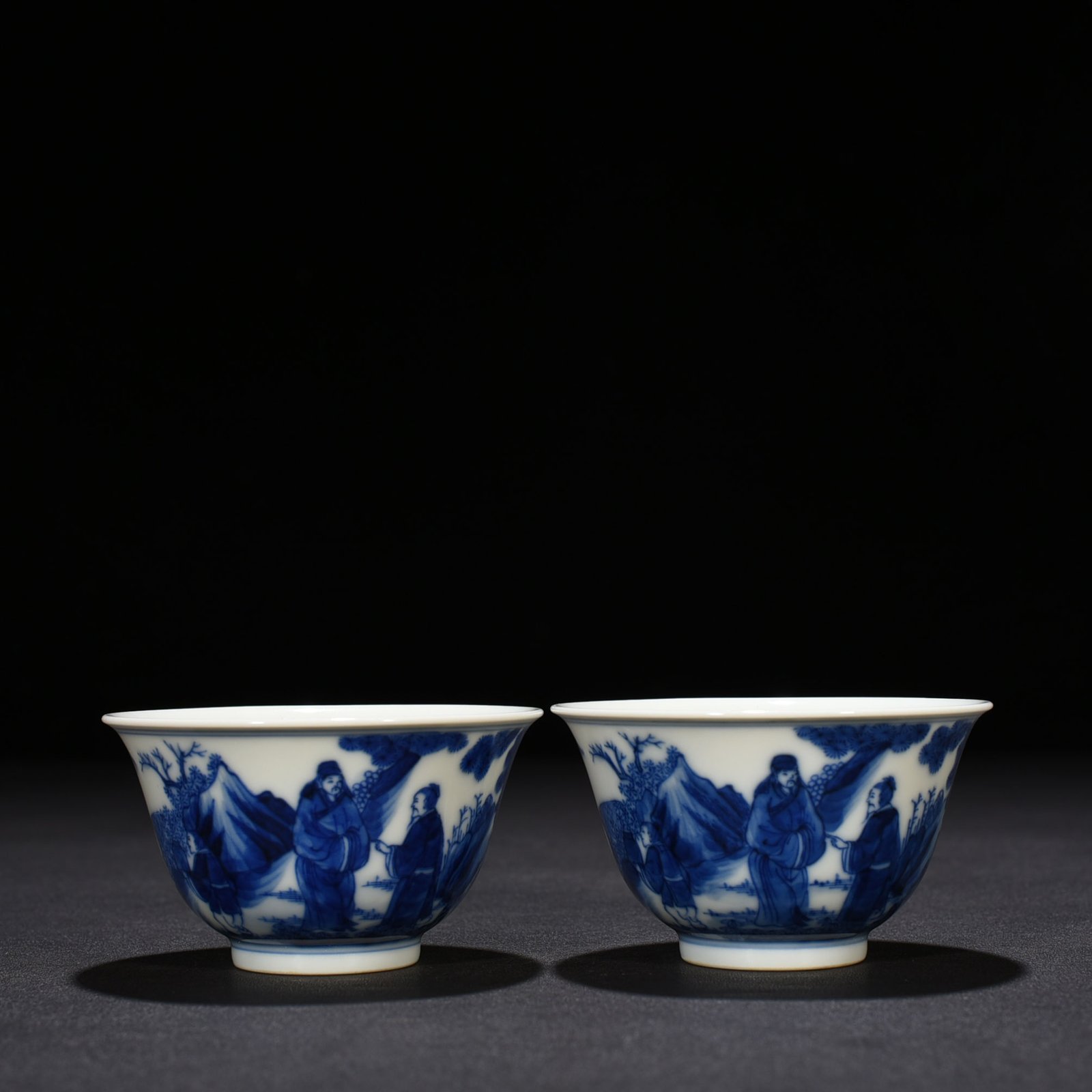 Qing Dynasty Kangxi blue and white gift cup with character story