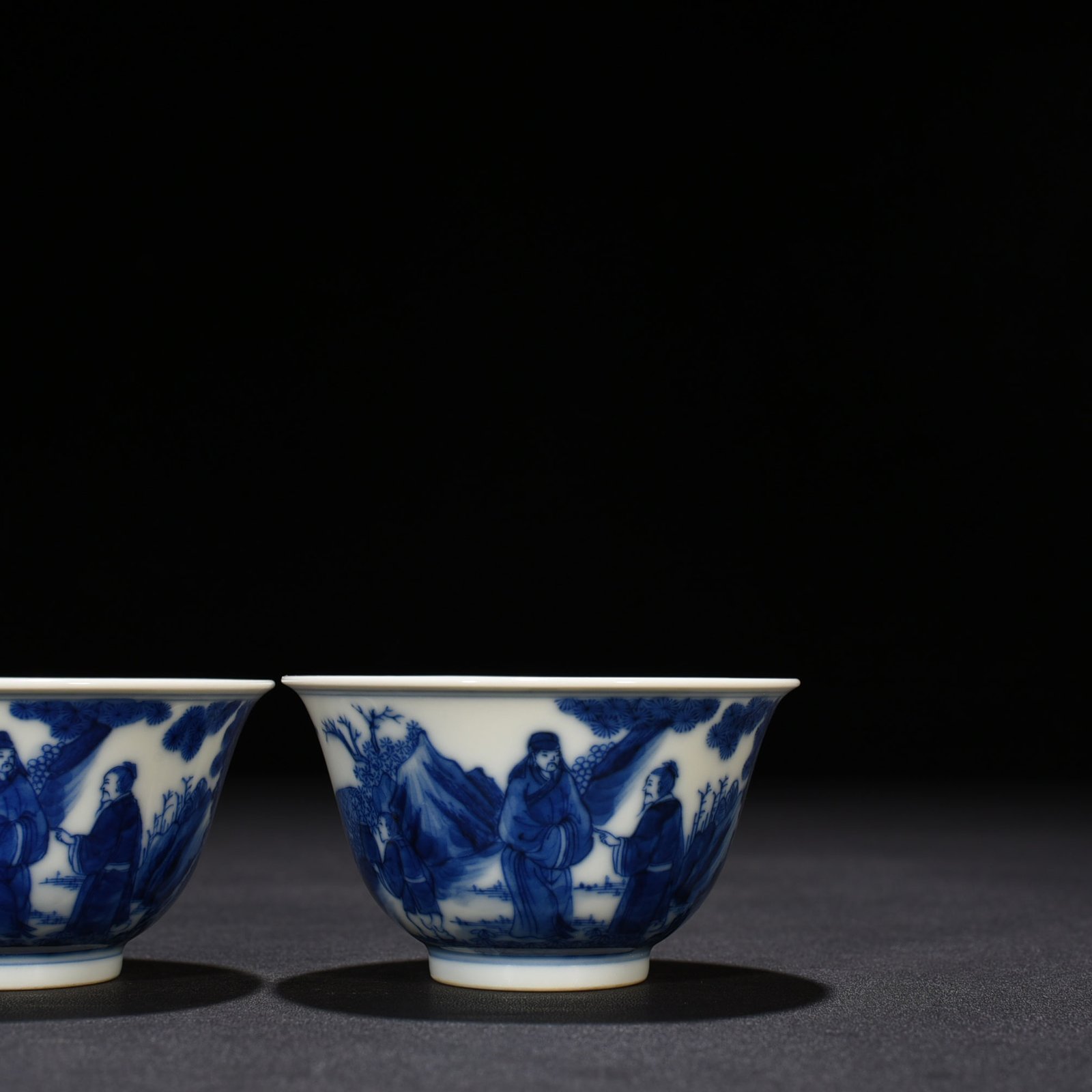 Qing Dynasty Kangxi blue and white gift cup with character story