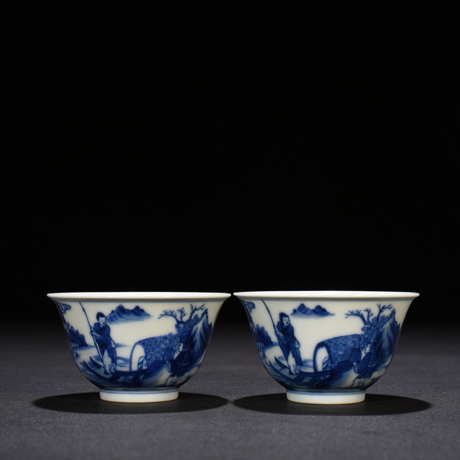 Qing Dynasty Kangxi blue and white gift cup with character story