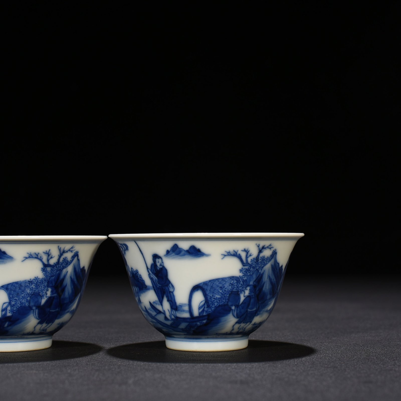 Qing Dynasty Kangxi blue and white gift cup with character story