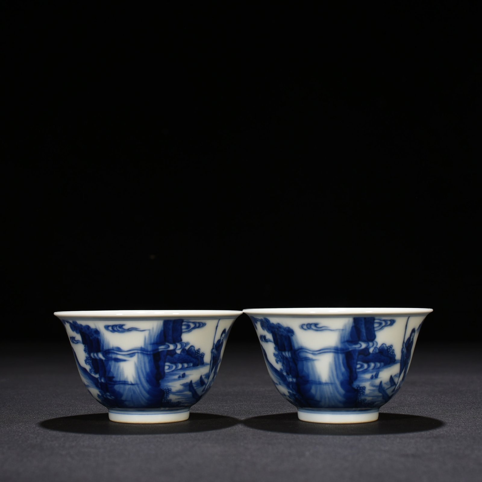 Qing Dynasty Kangxi blue and white gift cup with character story