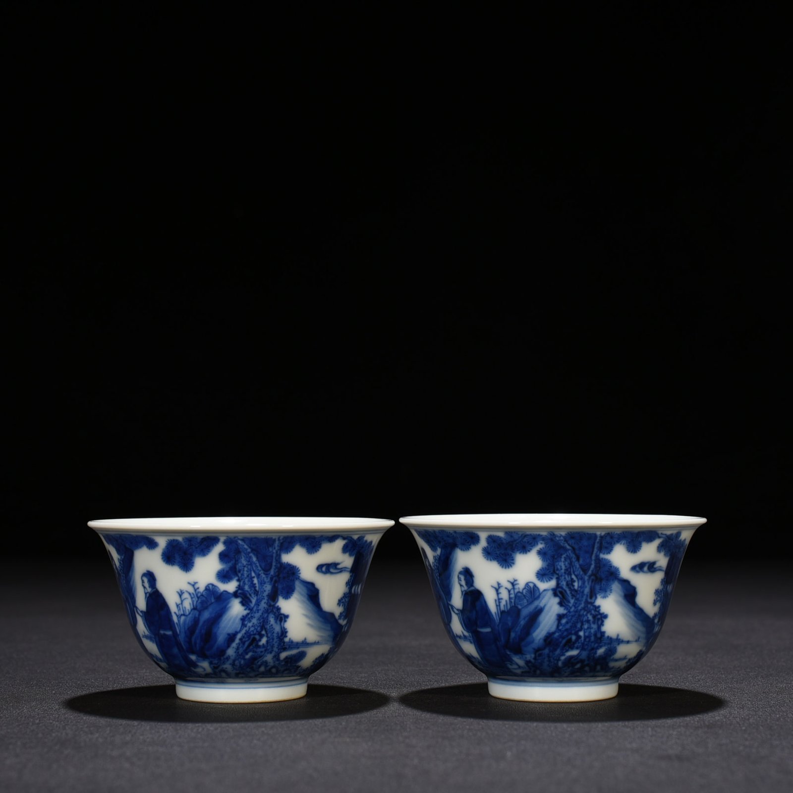Qing Dynasty Kangxi blue and white gift cup with character story