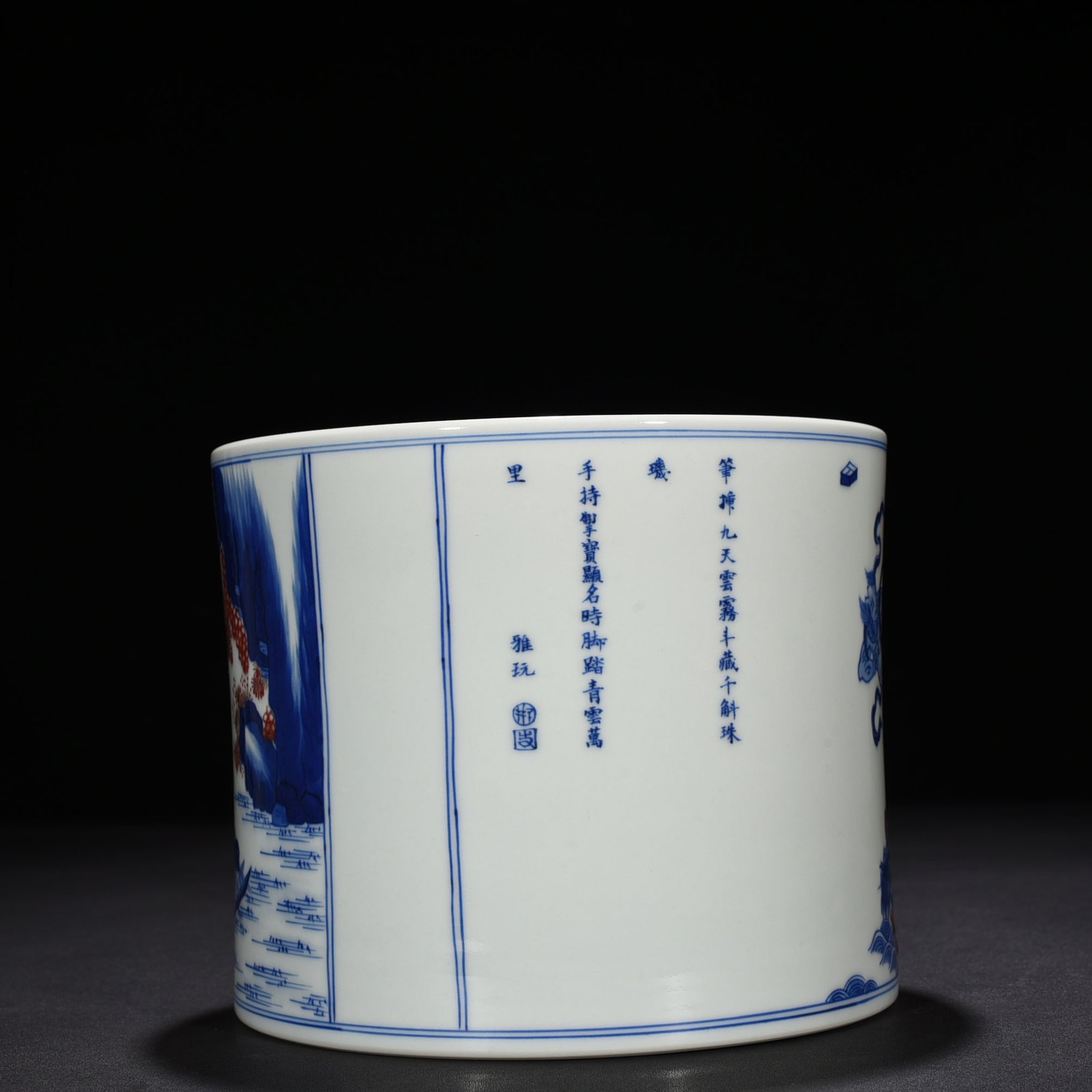 Qing Dynasty Kangxi blue and white underglaze red red cliff brush with figure