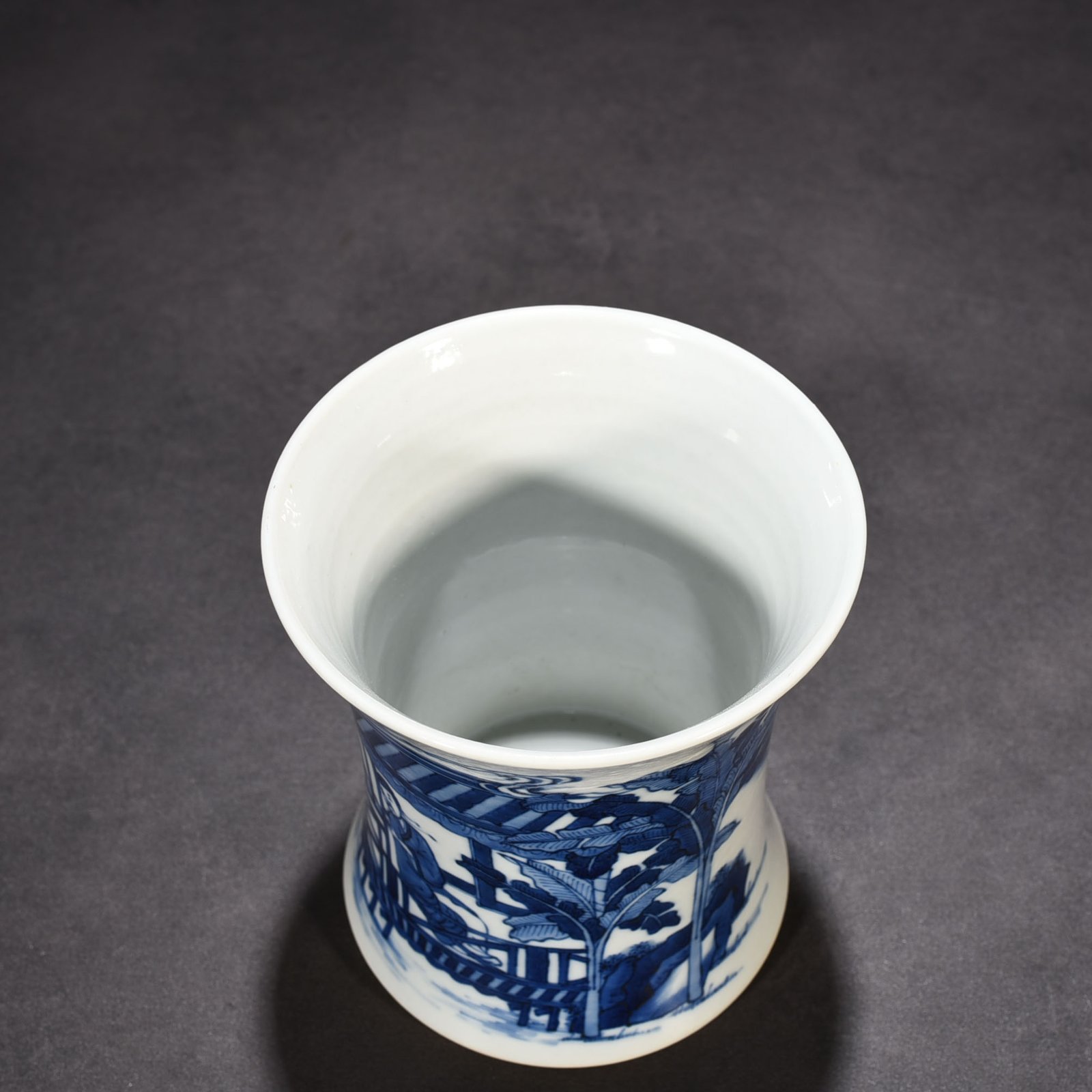 Qing Dynasty Kangxi blue and white Taoist figure waist pen holder