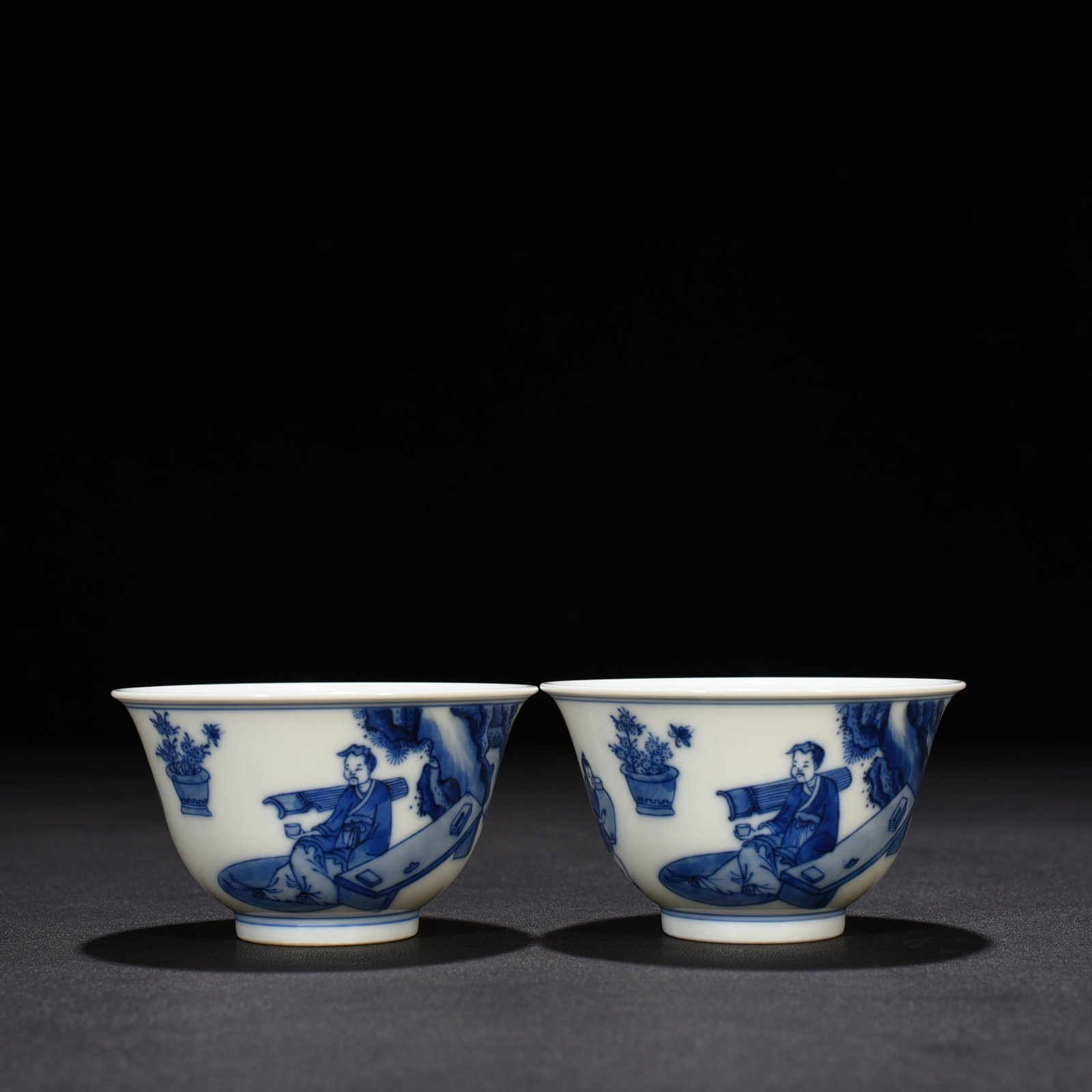 Qing Dynasty Kangxi blue and white Taoist figure cup