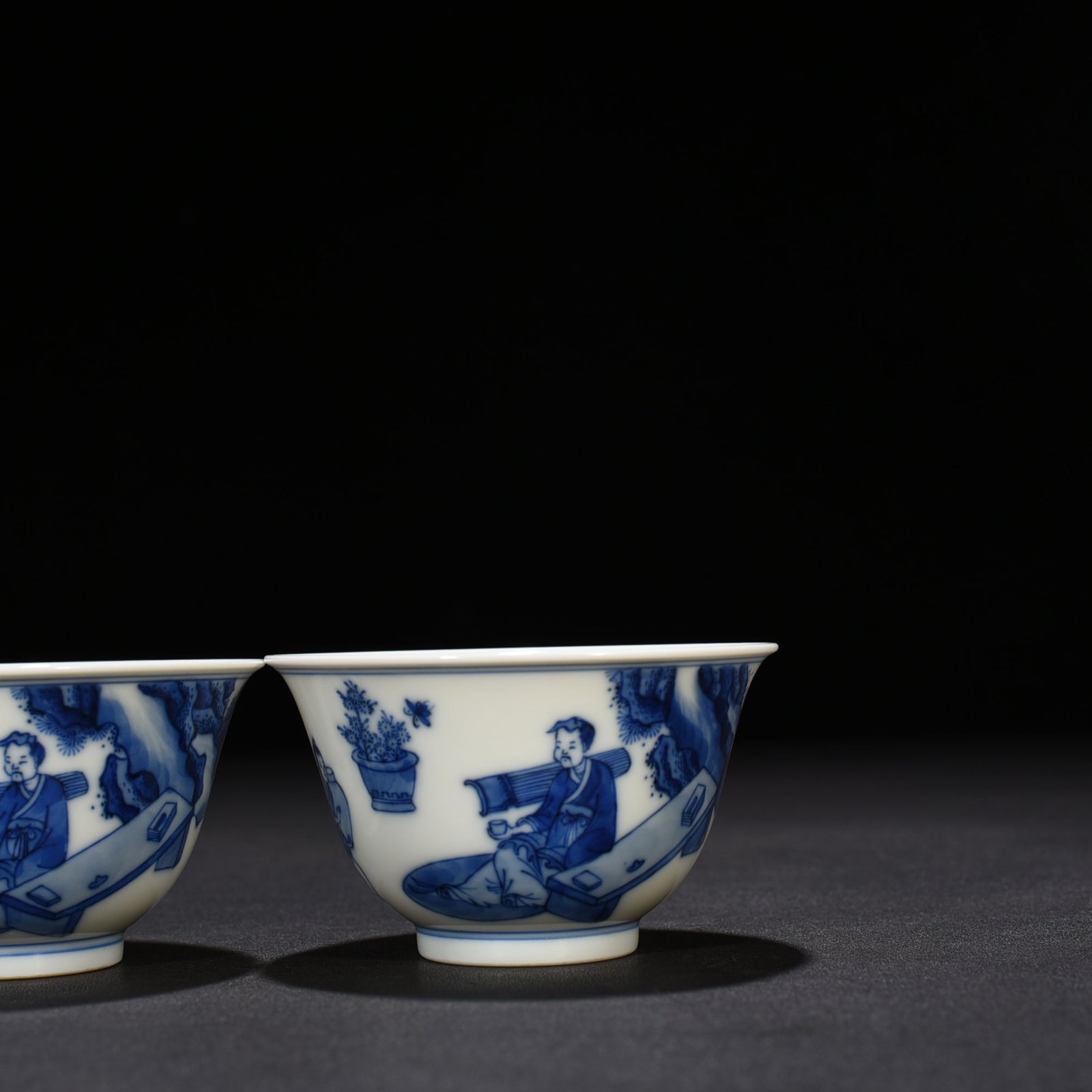 Qing Dynasty Kangxi blue and white Taoist figure cup