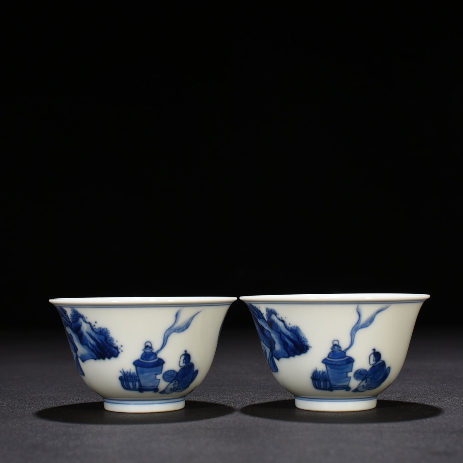 Qing Dynasty Kangxi blue and white Taoist figure cup