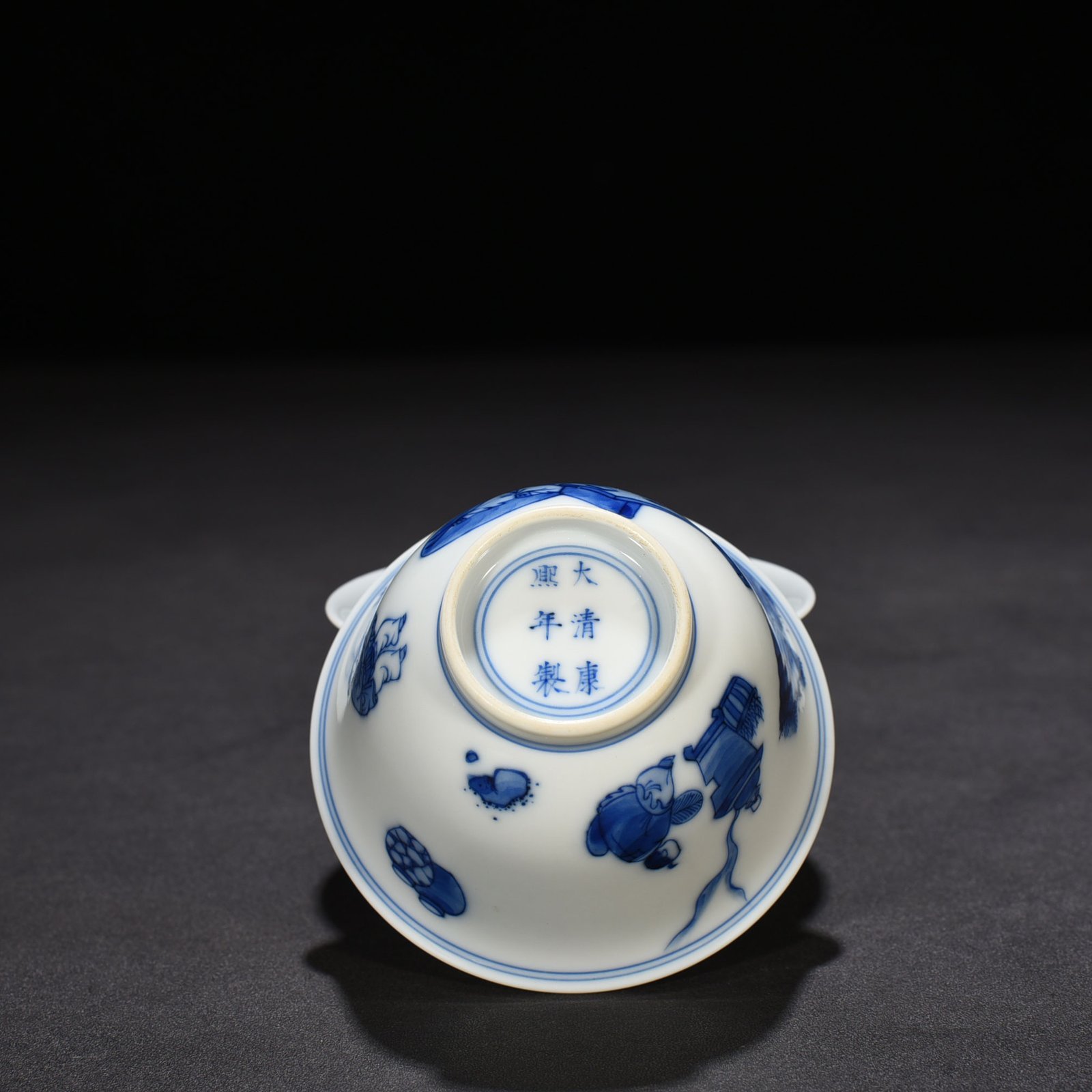 Qing Dynasty Kangxi blue and white Taoist figure cup