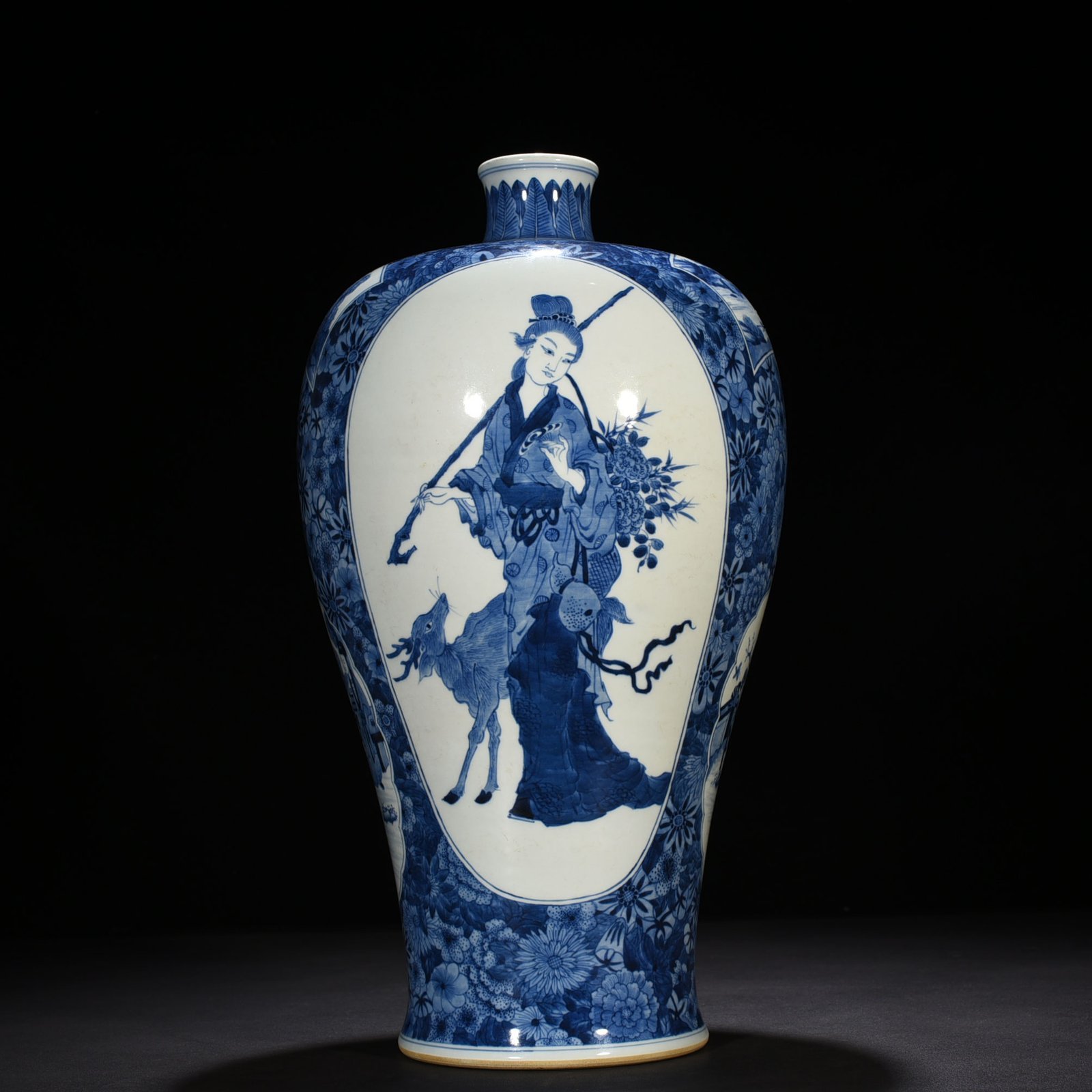Qing Dynasty Kangxi blue and white Magu birthday gift plum vase with figure