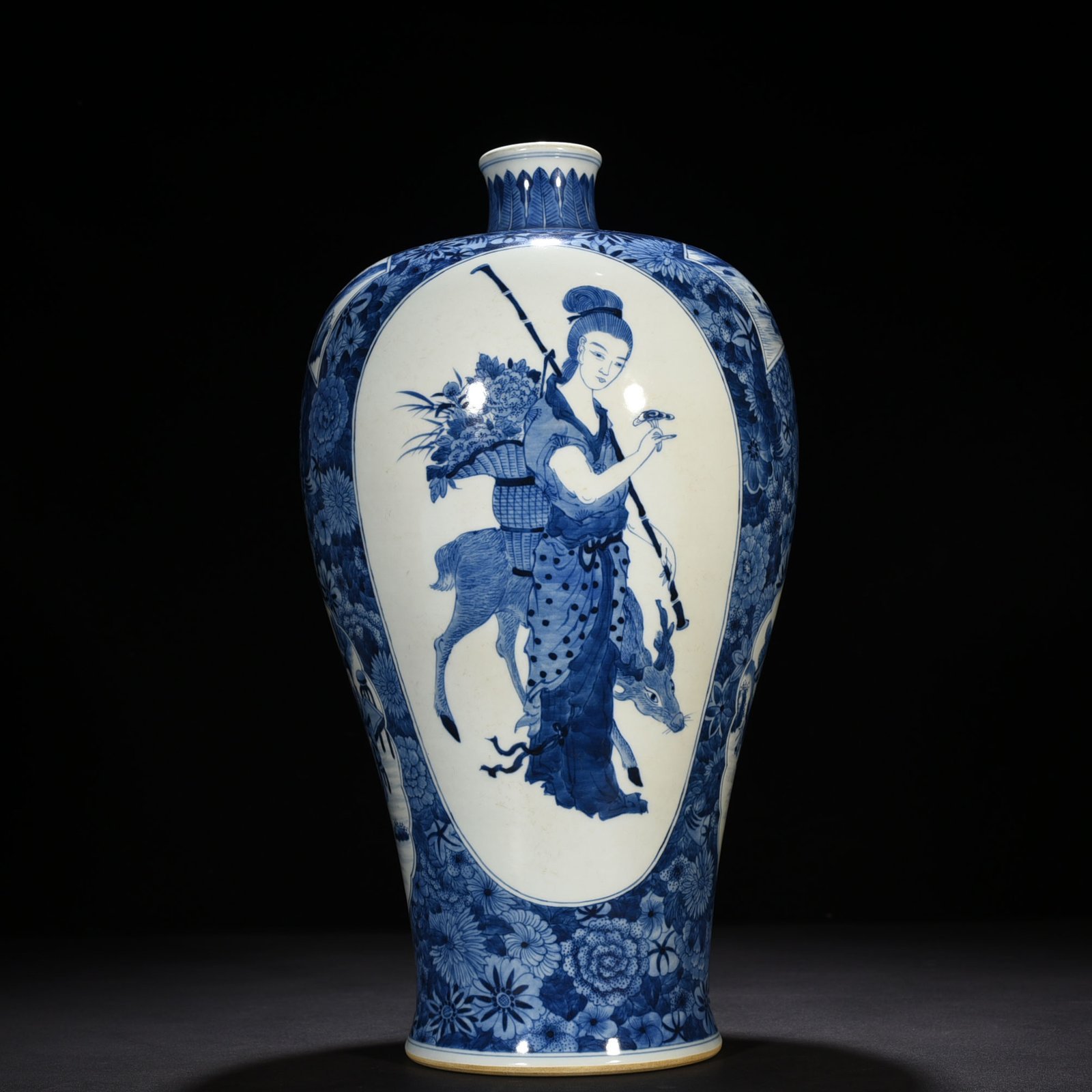 Qing Dynasty Kangxi blue and white Magu birthday gift plum vase with figure