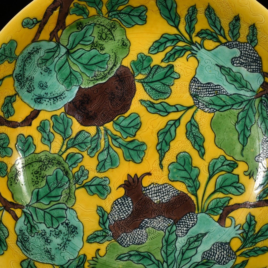 Qing Dynasty Kangxi yellow glazed plain three-color plate with folded branches