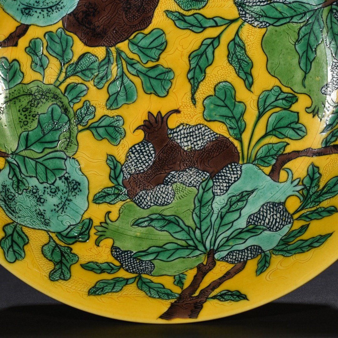 Qing Dynasty Kangxi yellow glazed plain three-color plate with folded branches