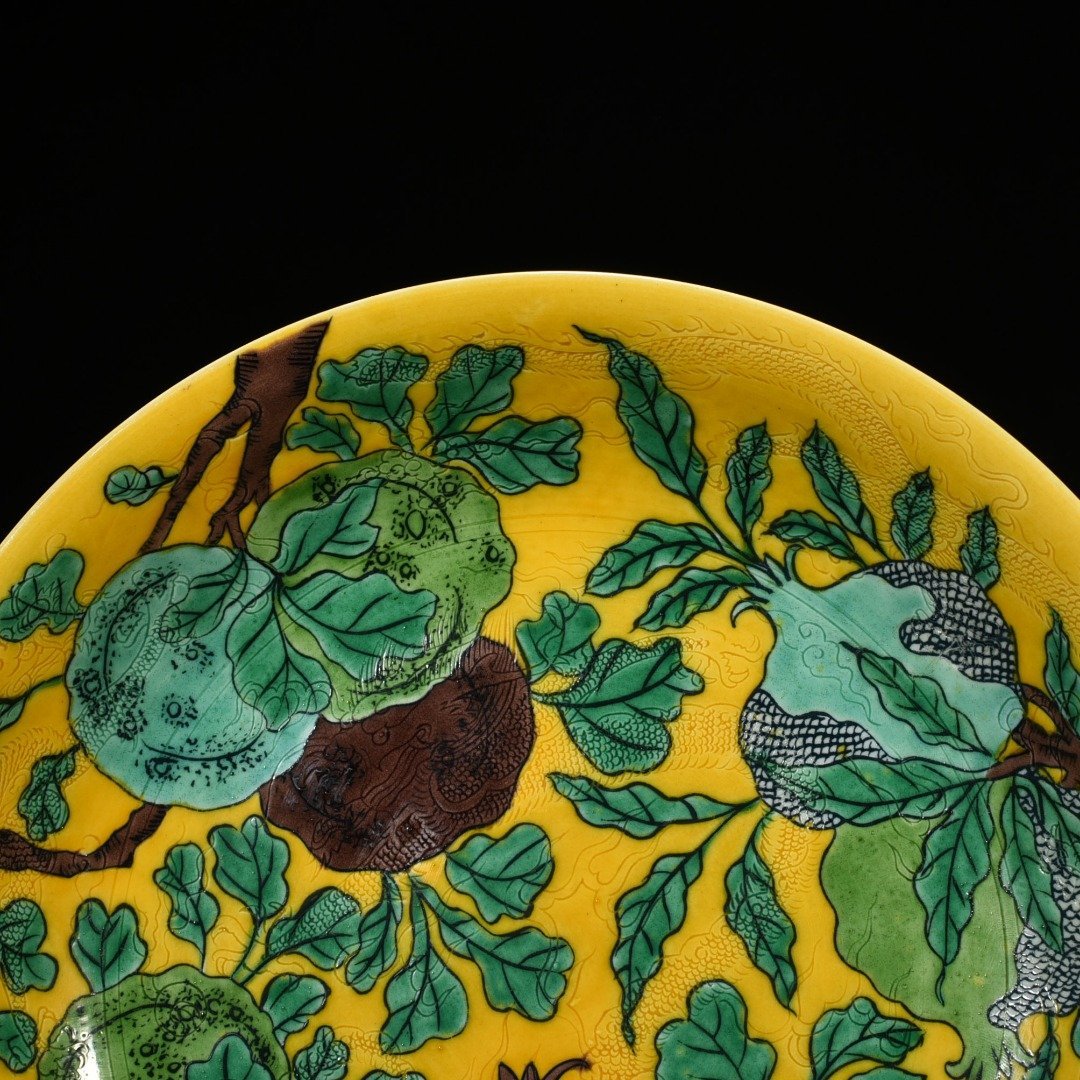 Qing Dynasty Kangxi yellow glazed plain three-color plate with folded branches