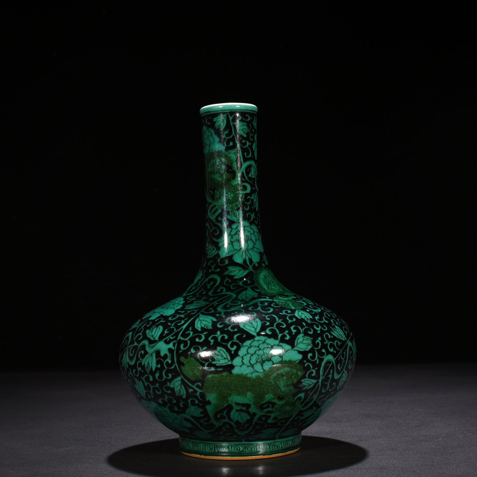 Qing Dynasty Kangxi black ground green glaze straight neck vase