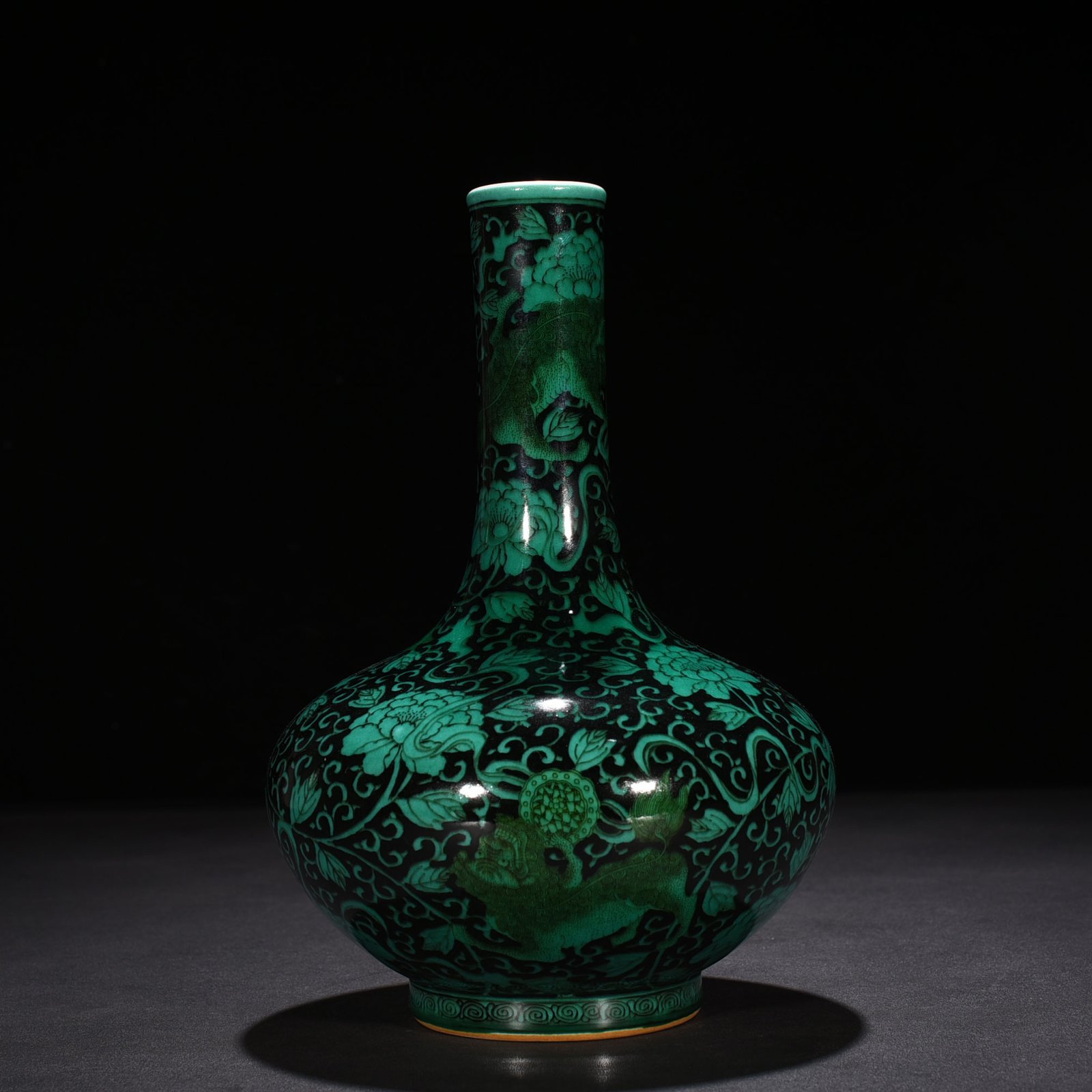 Qing Dynasty Kangxi black ground green glaze straight neck vase