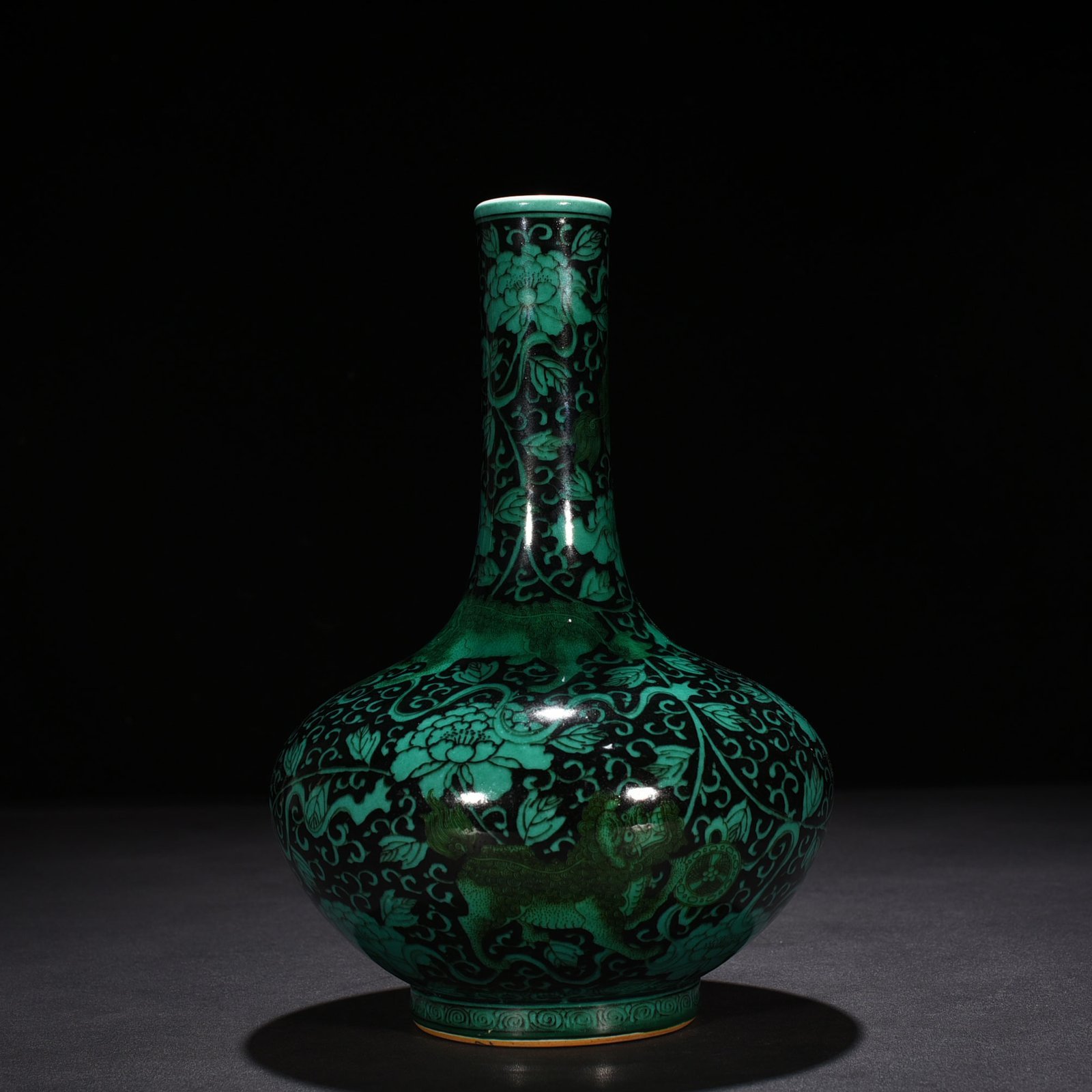 Qing Dynasty Kangxi black ground green glaze straight neck vase