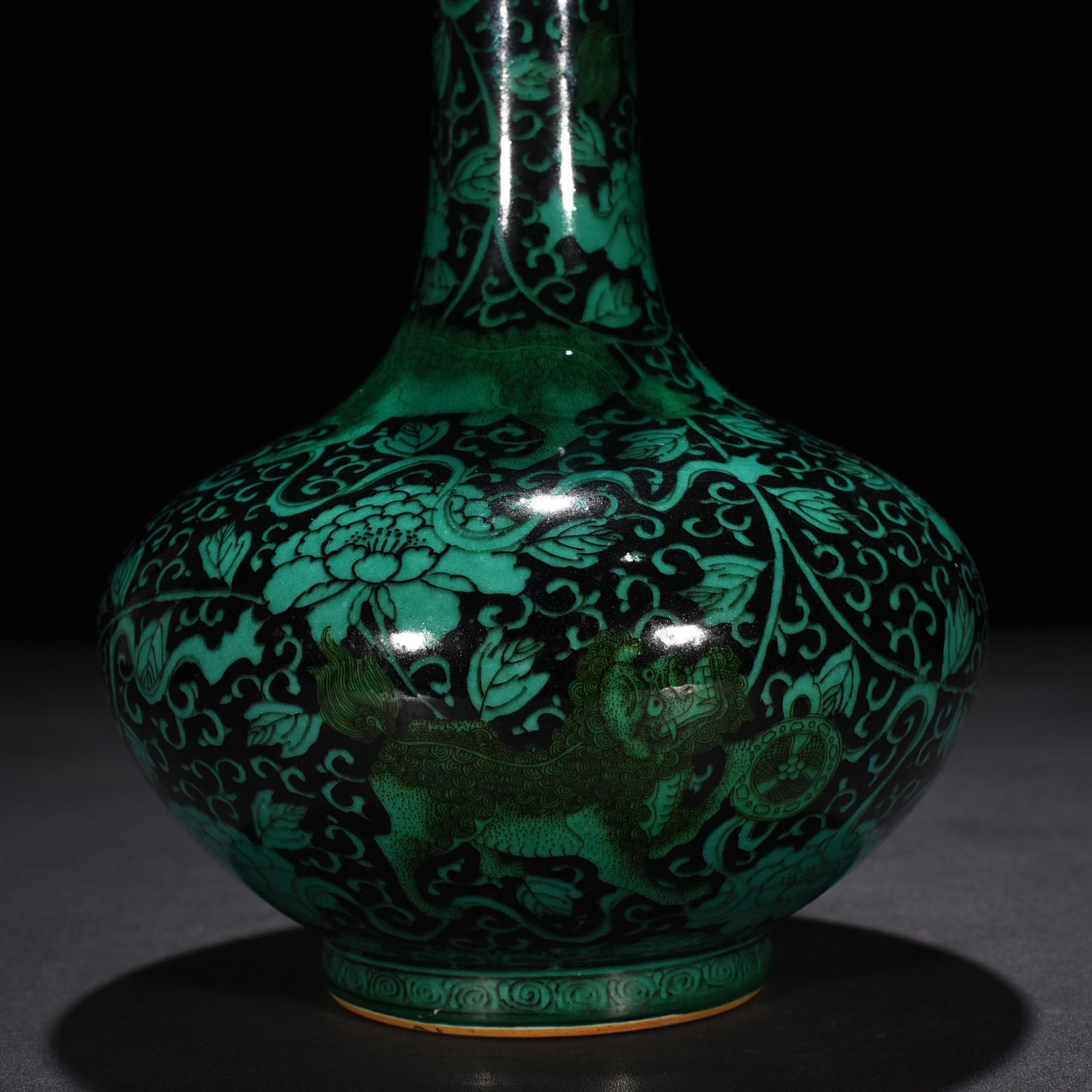 Qing Dynasty Kangxi black ground green glaze straight neck vase