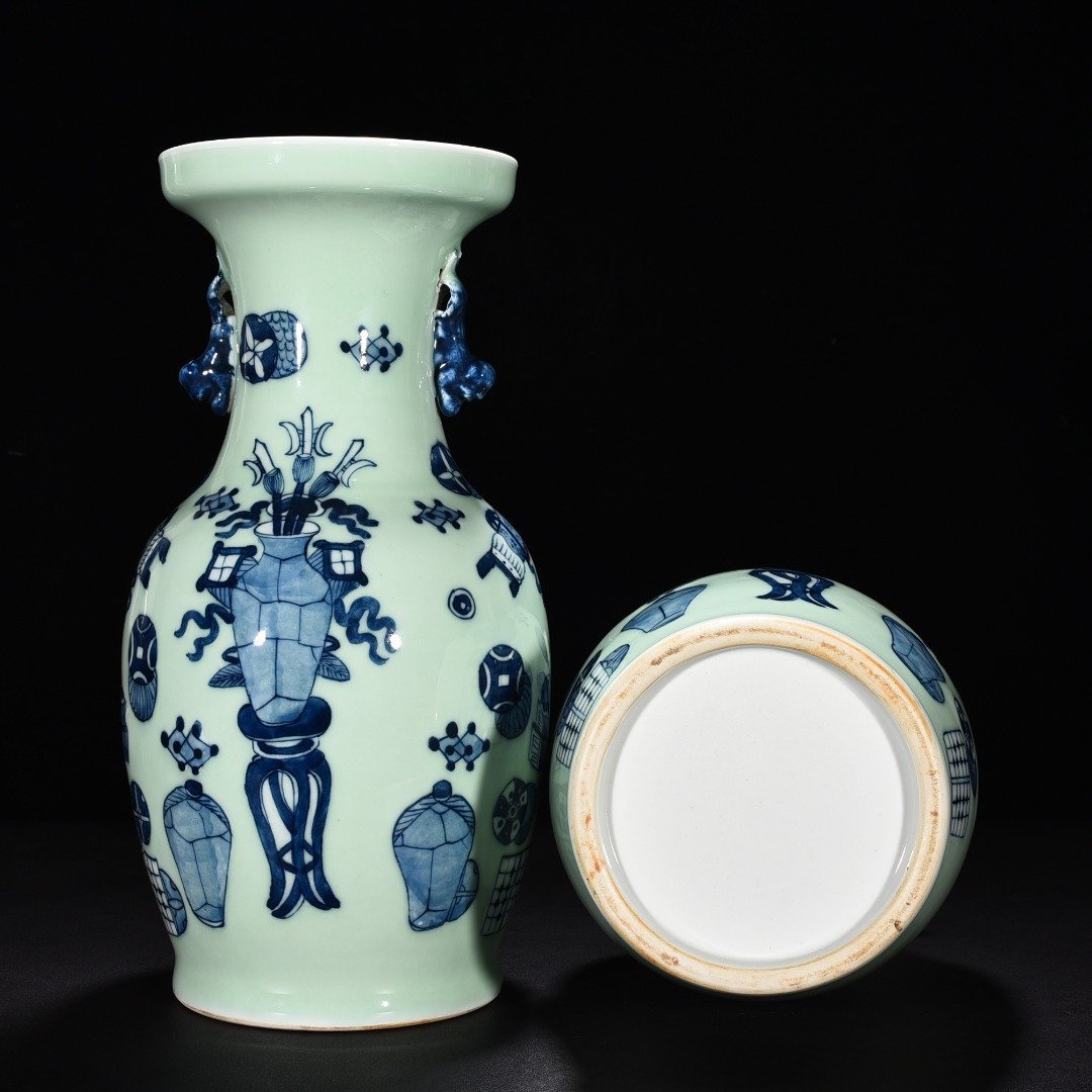 Qing Dynasty bean green glaze blue and white amphorae with ancient