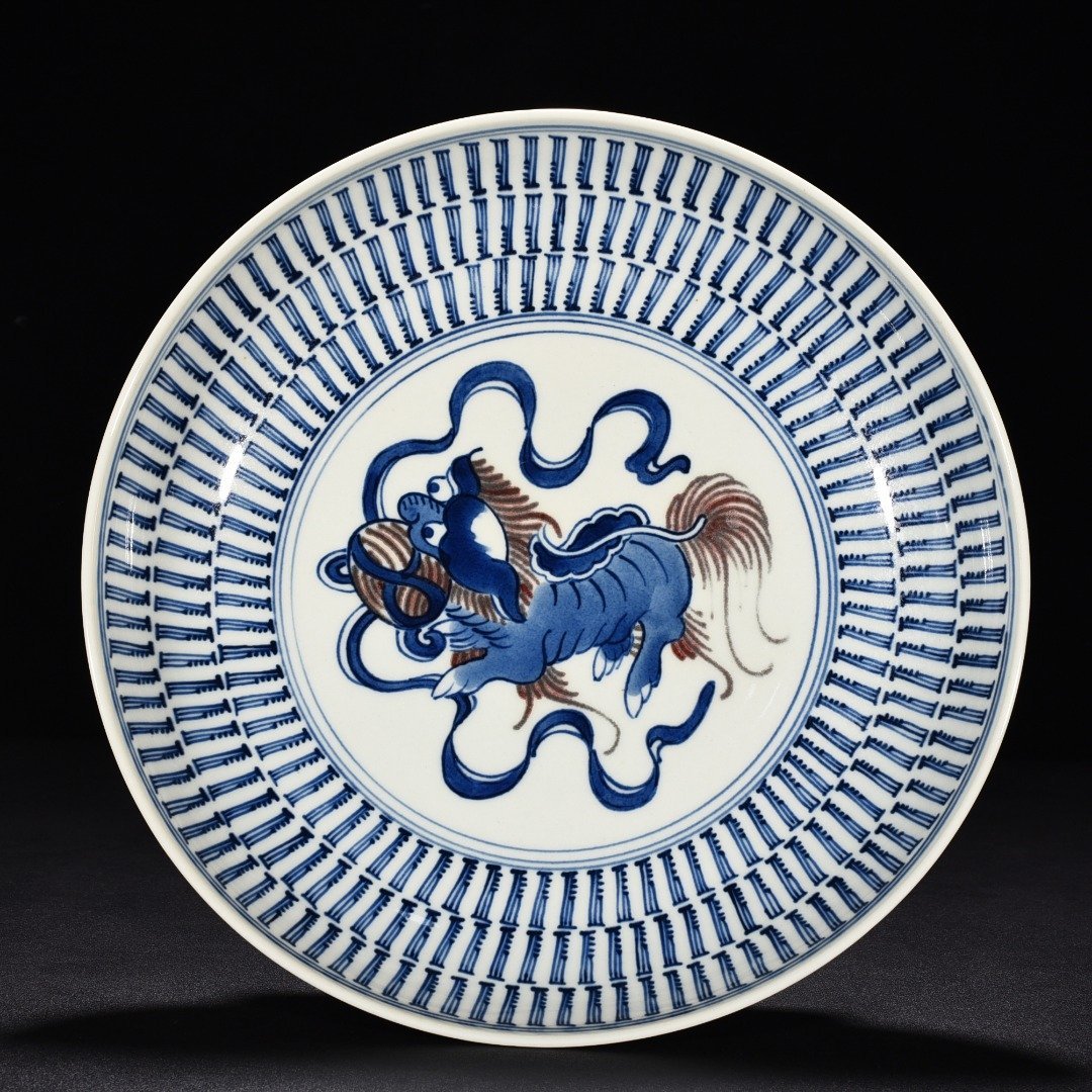 Qing Dynasty blue and white glaze red lion hydrangea plate