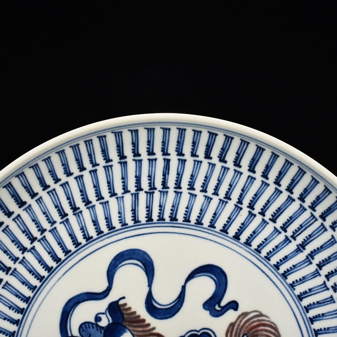 Qing Dynasty blue and white glaze red lion hydrangea plate