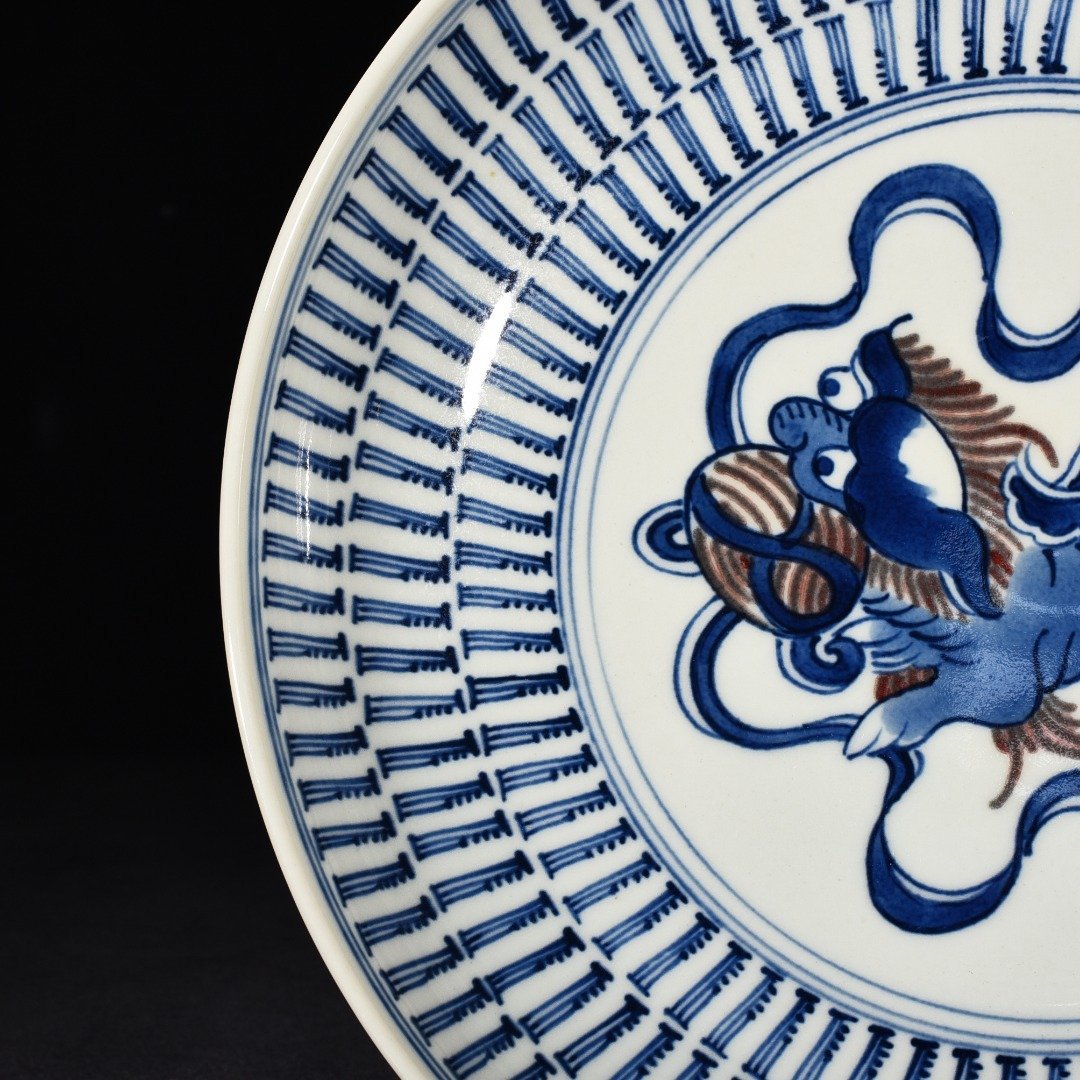 Qing Dynasty blue and white glaze red lion hydrangea plate