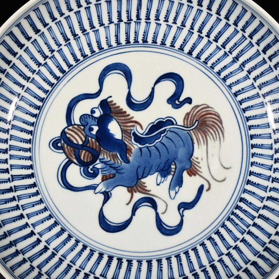 Qing Dynasty blue and white glaze red lion hydrangea plate