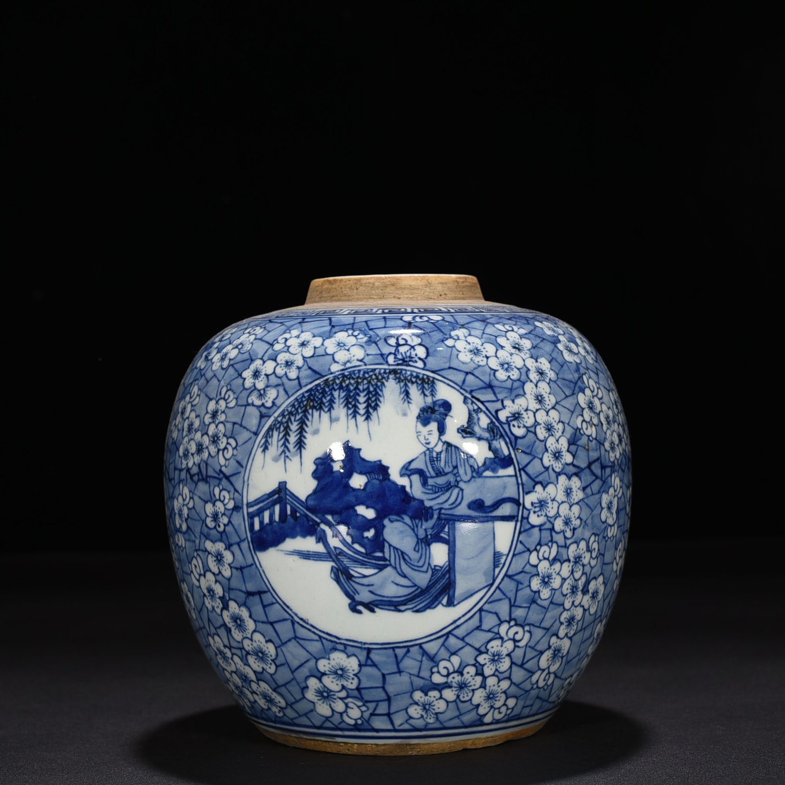 Qing Dynasty blue and white ice plum figure jar
