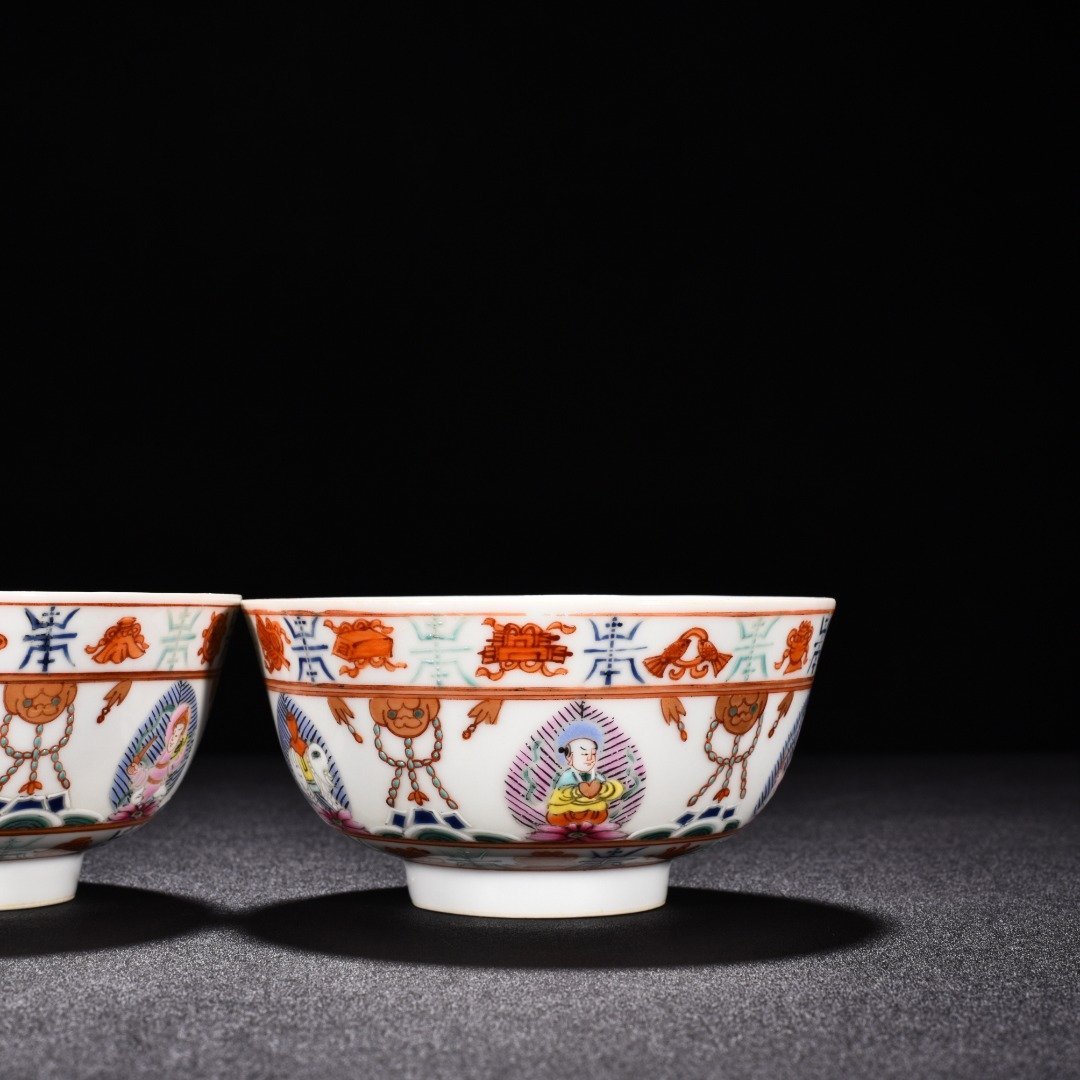 Qing Dynasty Daoguang pastel bowl with seven states and eight treasures