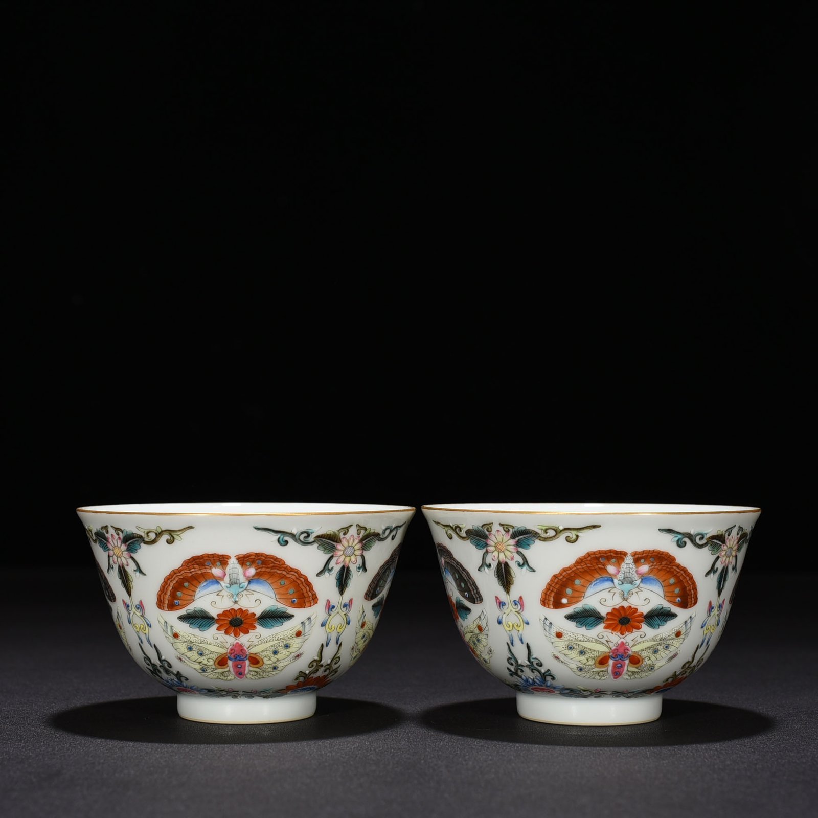 Qing Dynasty Daoguang pastel butterfly and flower bowl