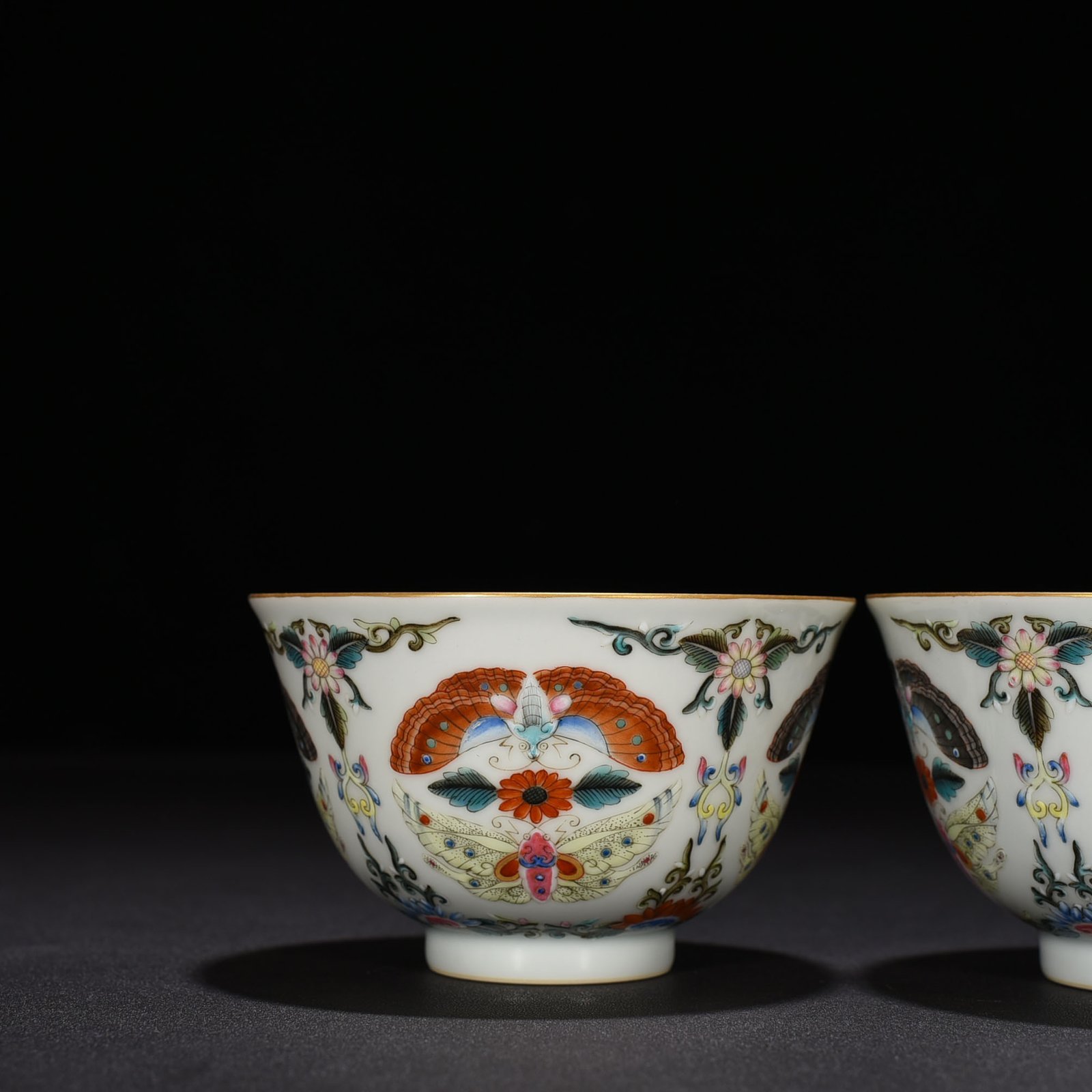 Qing Dynasty Daoguang pastel butterfly and flower bowl