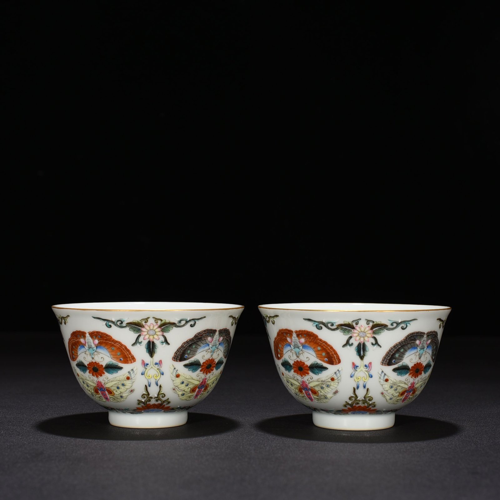 Qing Dynasty Daoguang pastel butterfly and flower bowl
