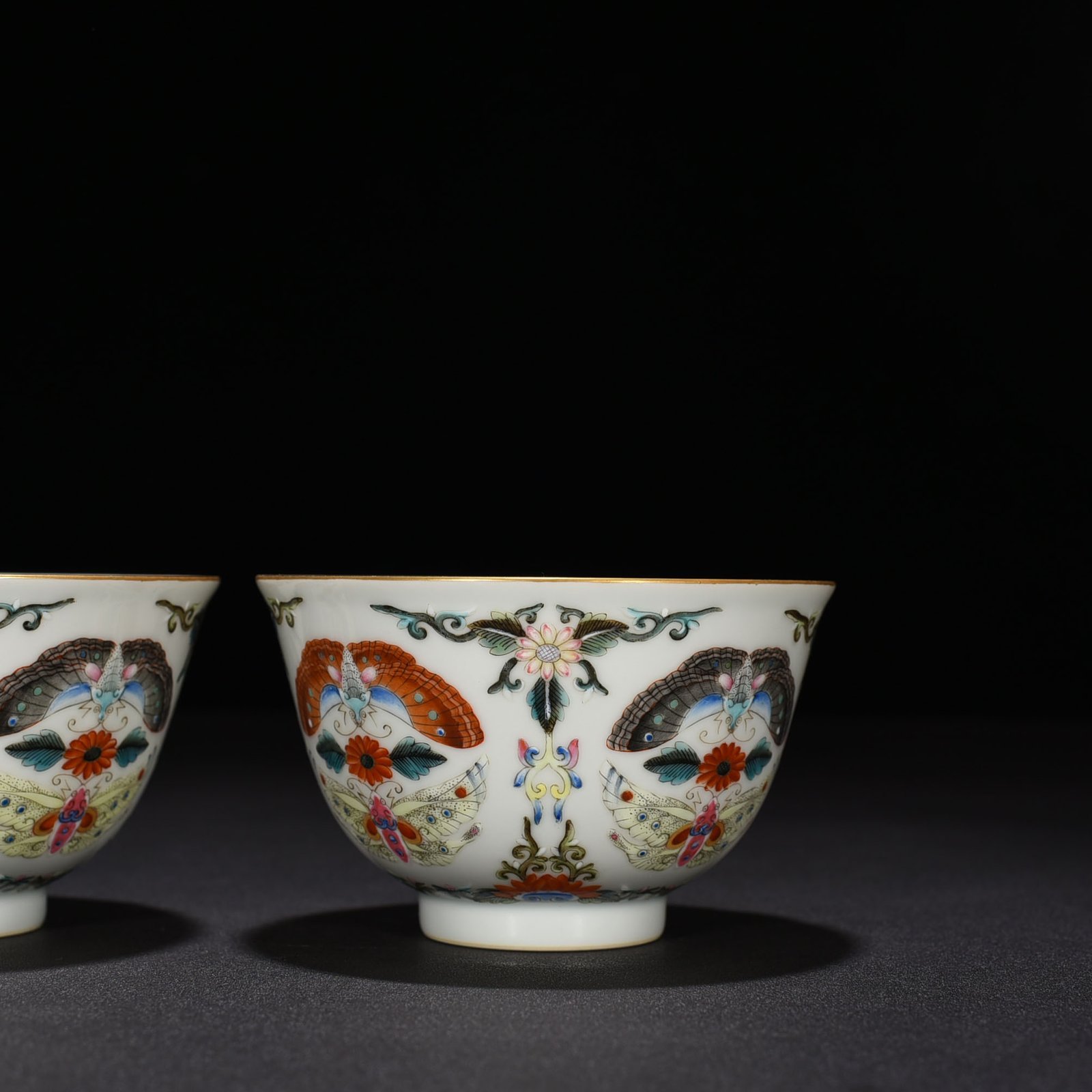 Qing Dynasty Daoguang pastel butterfly and flower bowl