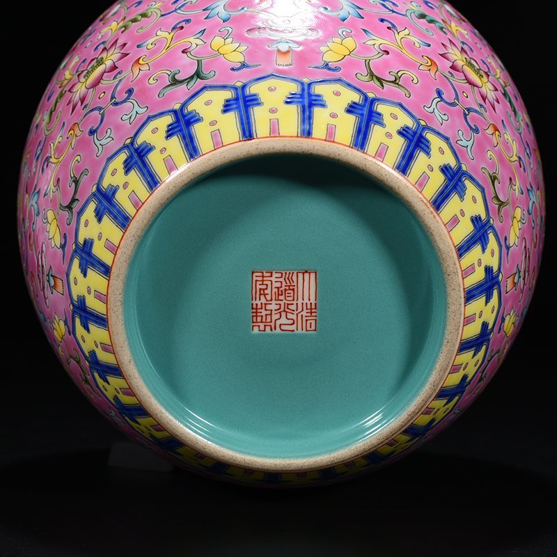 Qing Dynasty Daoguang pink ground floral double happiness general jar