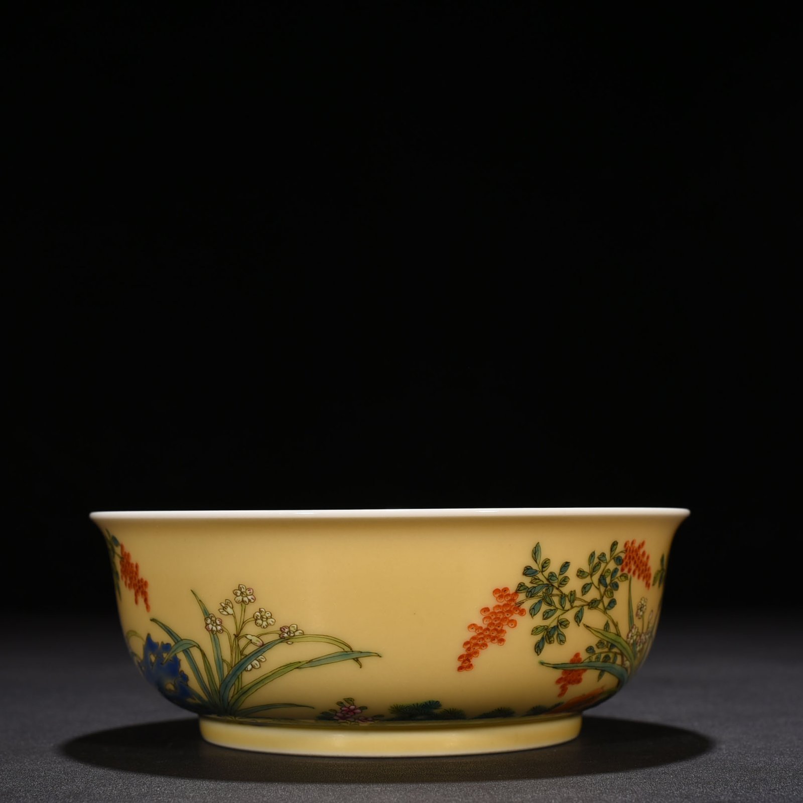 Qing Dynasty Yongzheng Yanghetang yellow glaze pastel Zhilan birthday bowl