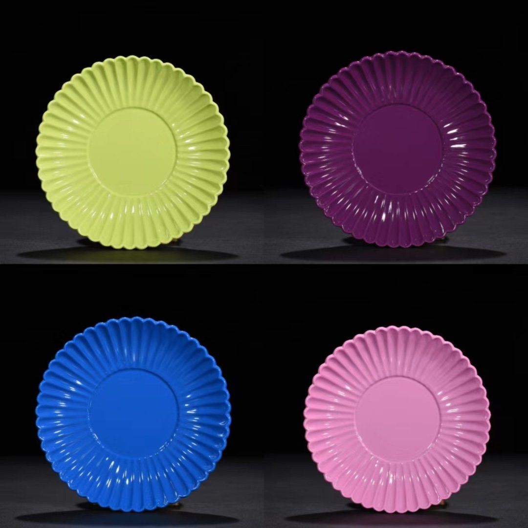 Qing Dynasty Yongzheng twelve-color glaze chrysanthemum petal dish