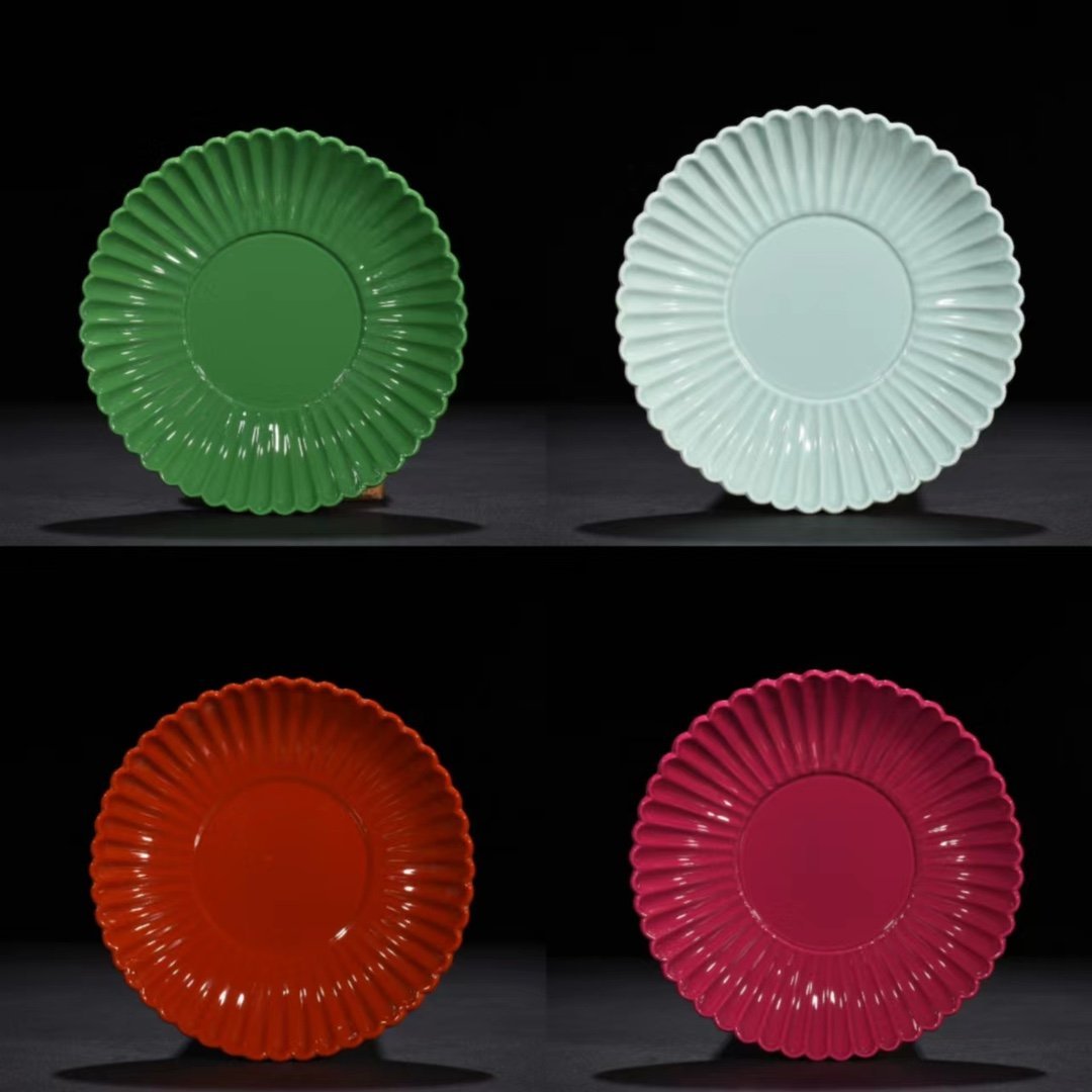 Qing Dynasty Yongzheng twelve-color glaze chrysanthemum petal dish