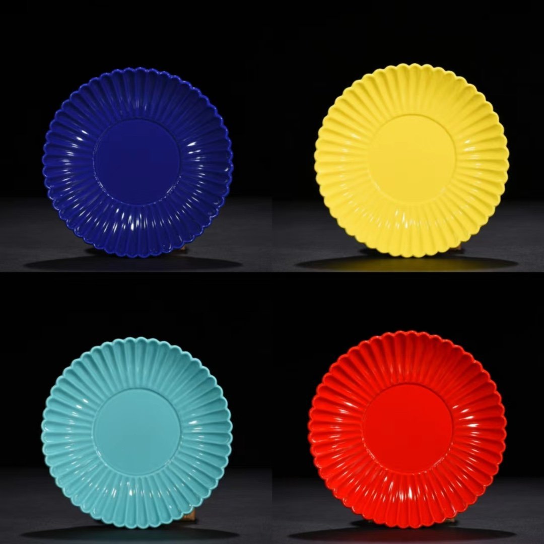 Qing Dynasty Yongzheng twelve-color glaze chrysanthemum petal dish
