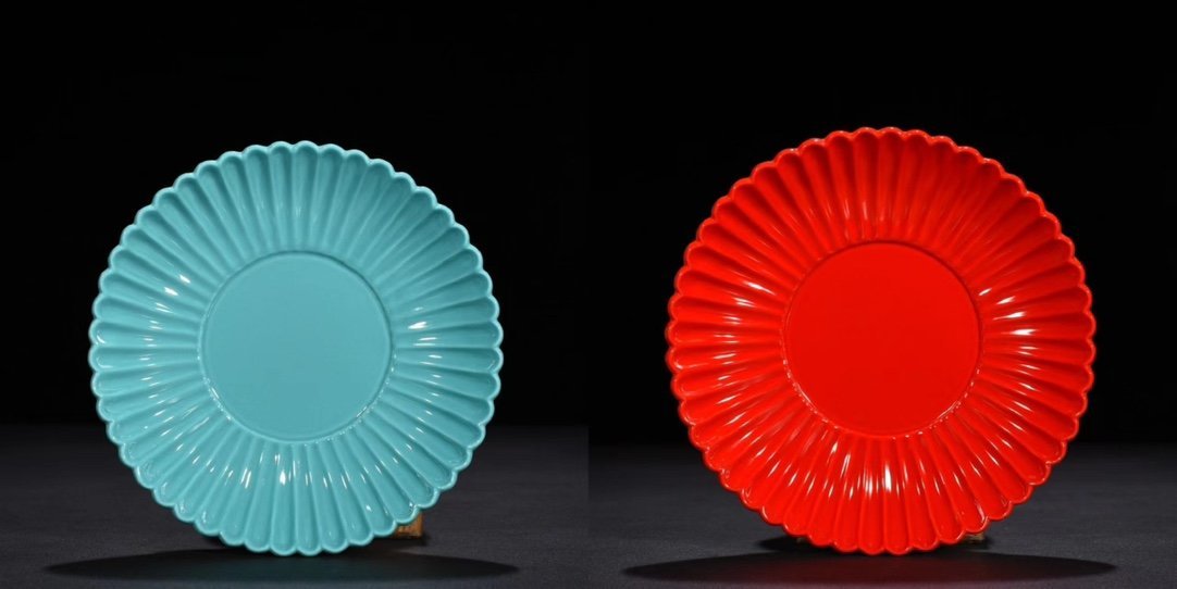Qing Dynasty Yongzheng twelve-color glaze chrysanthemum petal dish