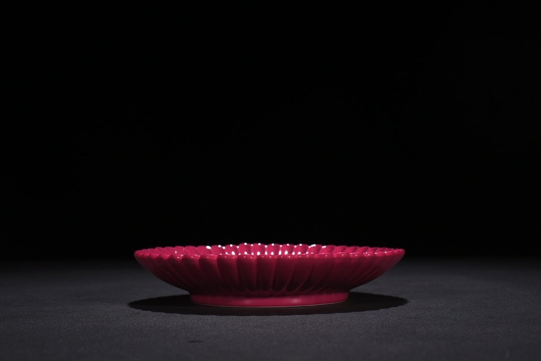 Qing Dynasty Yongzheng twelve-color glaze chrysanthemum petal dish