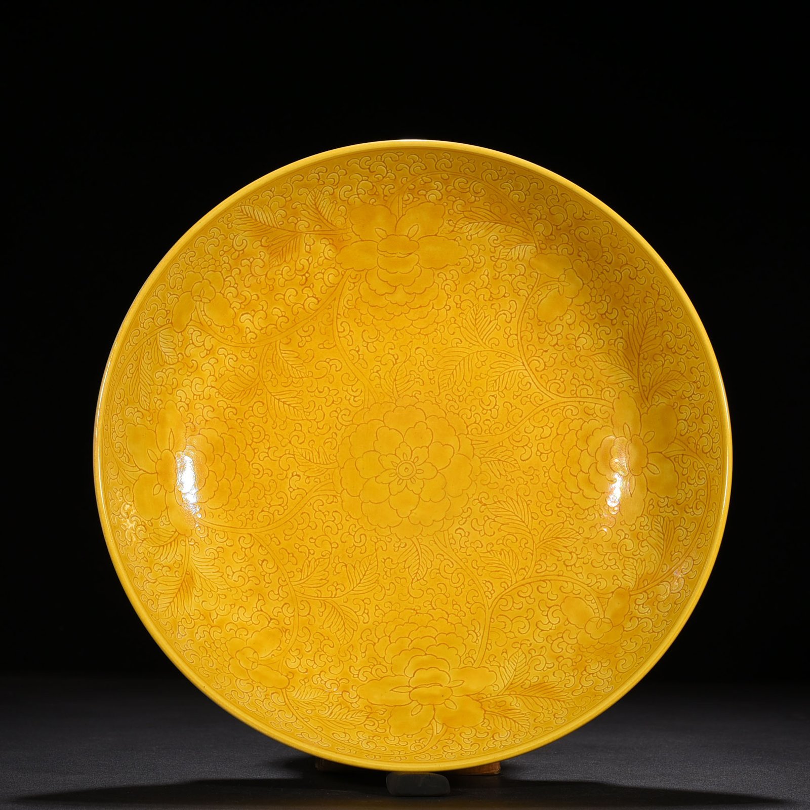 Qing Dynasty Yongzheng yellow glaze peony porcelain plate