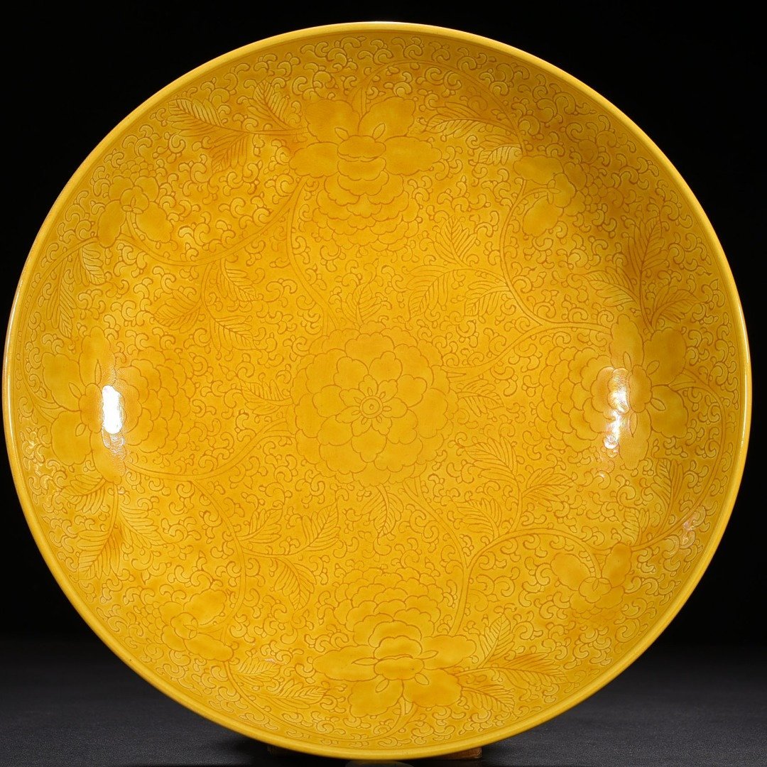 Qing Dynasty Yongzheng yellow glaze peony porcelain plate