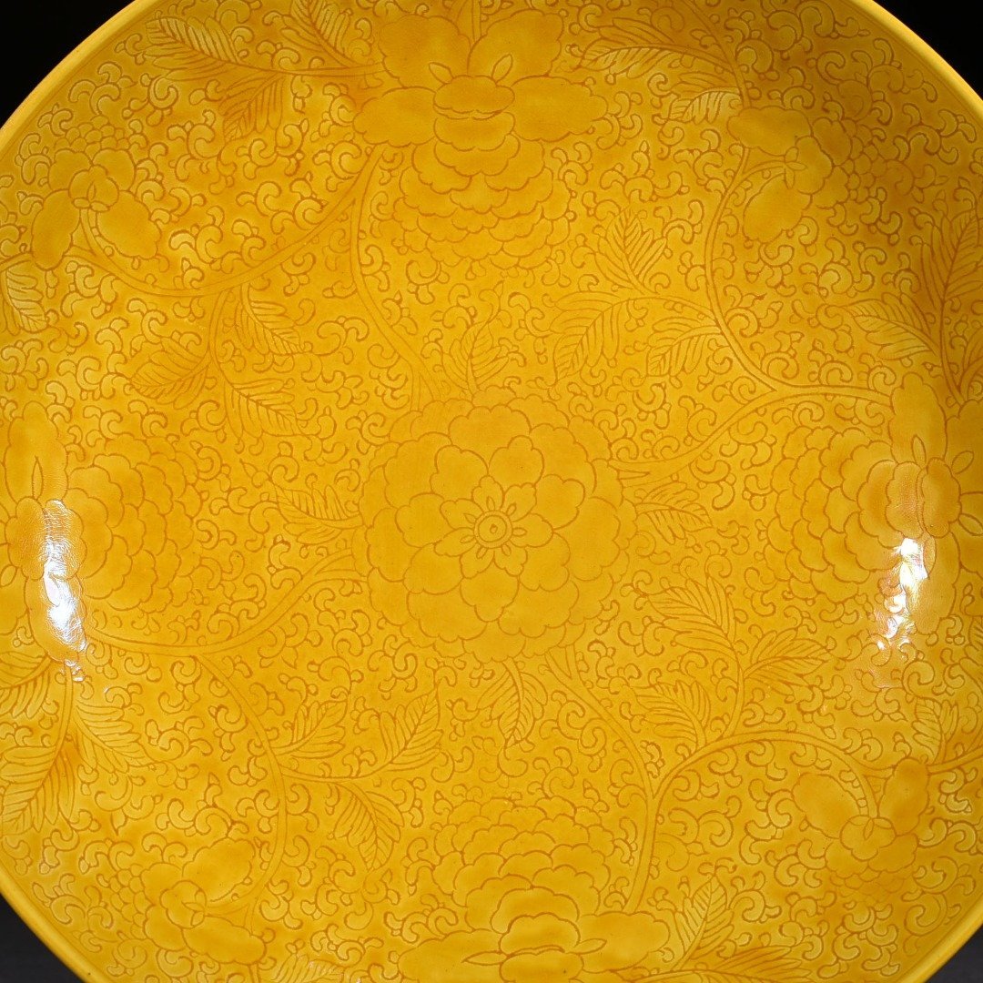 Qing Dynasty Yongzheng yellow glaze peony porcelain plate