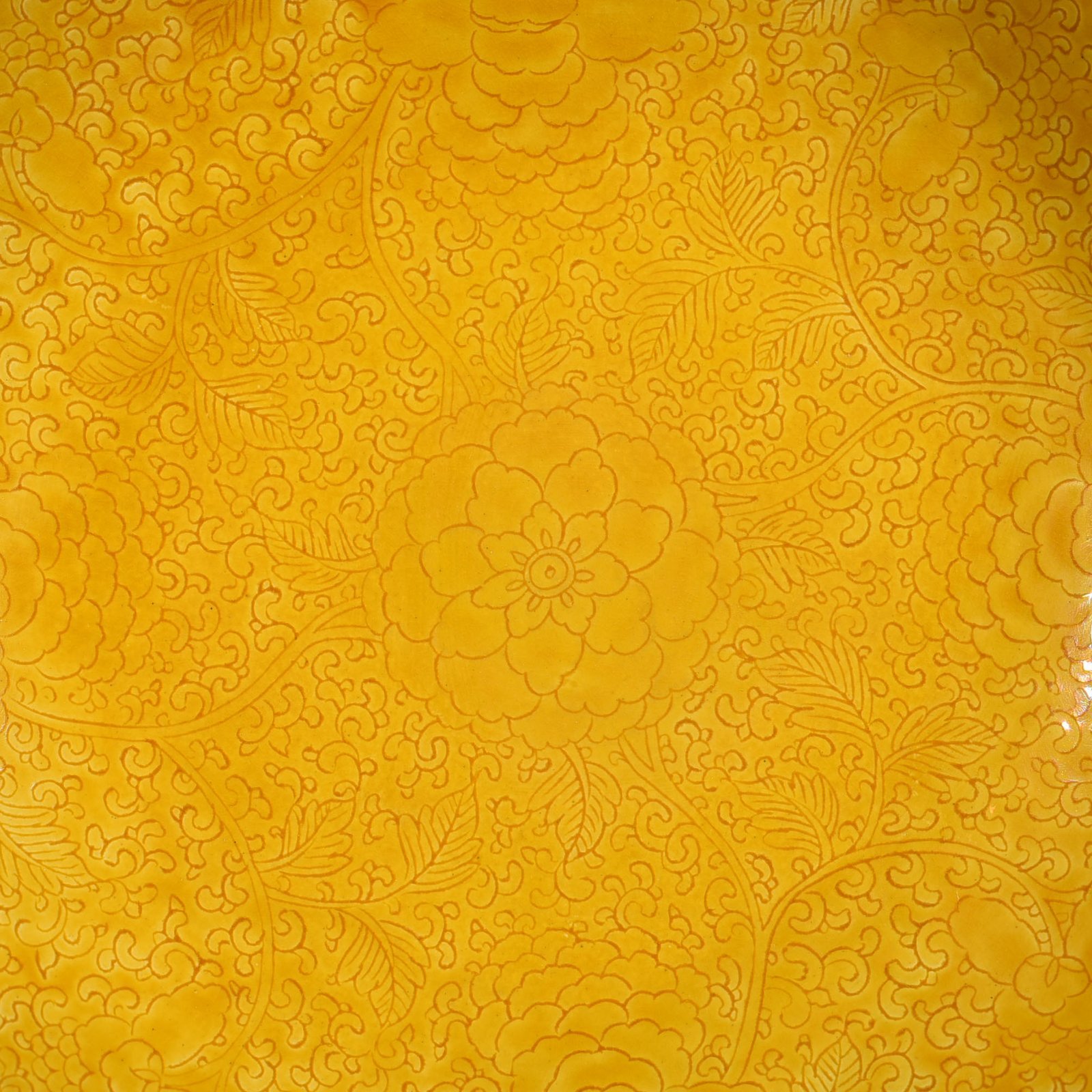 Qing Dynasty Yongzheng yellow glaze peony porcelain plate