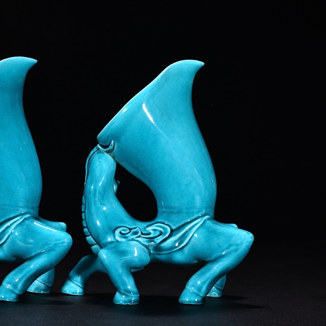 Qing Dynasty Yongzheng peacock blue glaze Dragon Cup